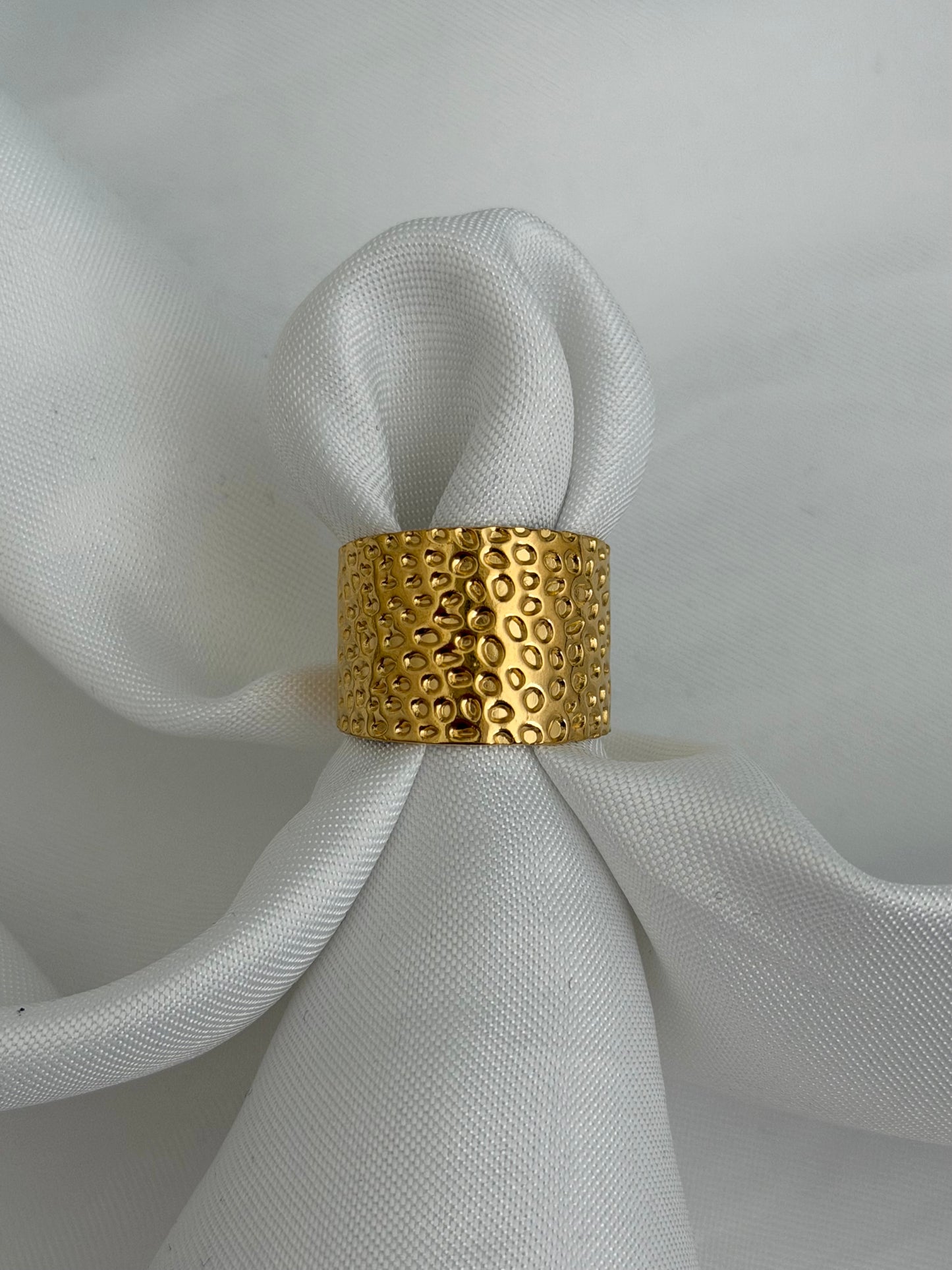‘MUSTHAVE STATEMENT’ ring - goud