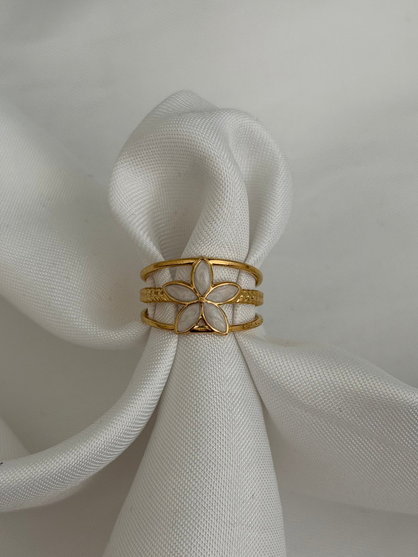 ‘PEARLY FLOWER’ ring - goud