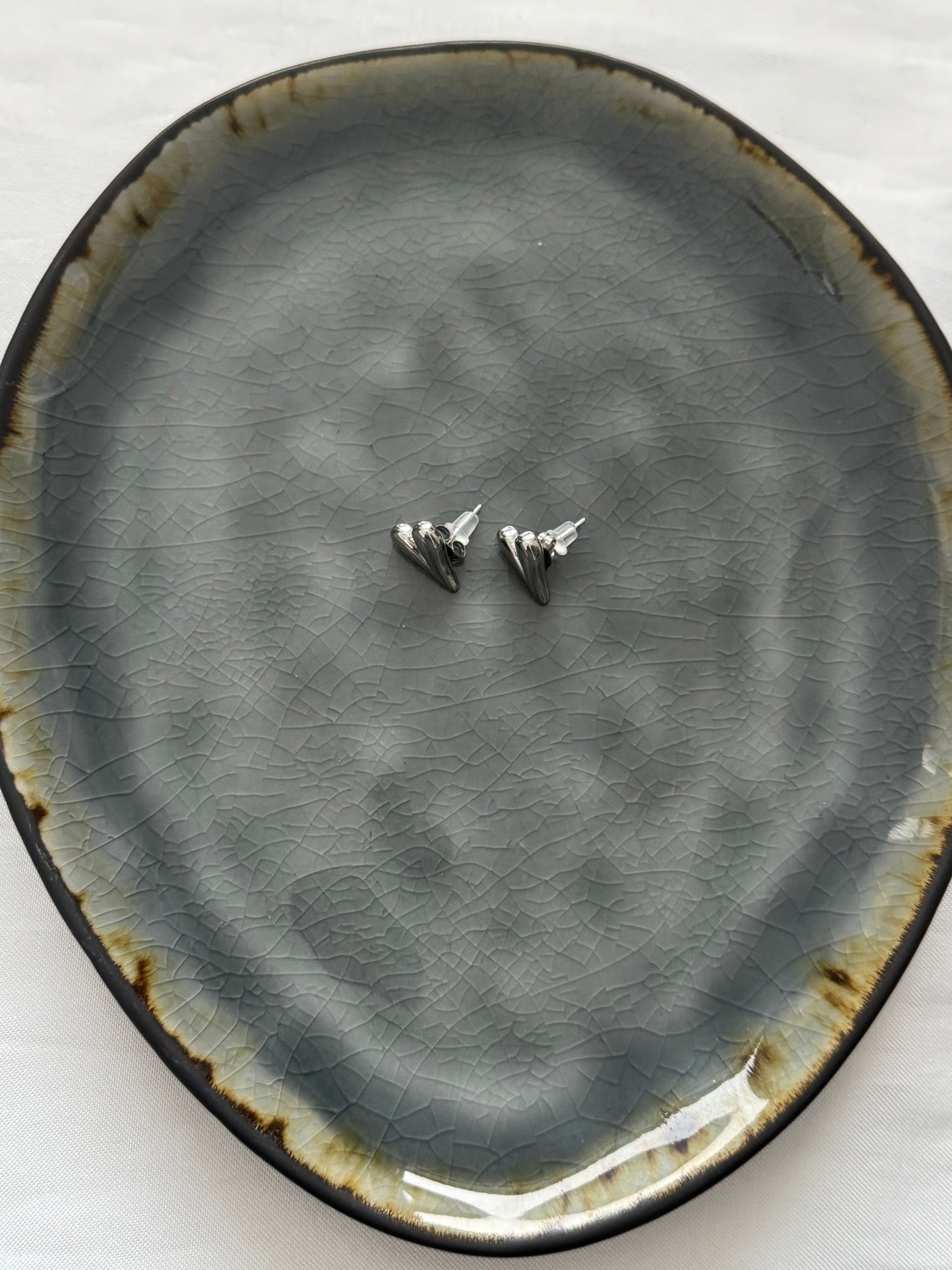 ‘BABES’ knopjes oorbellen - goud/zilver