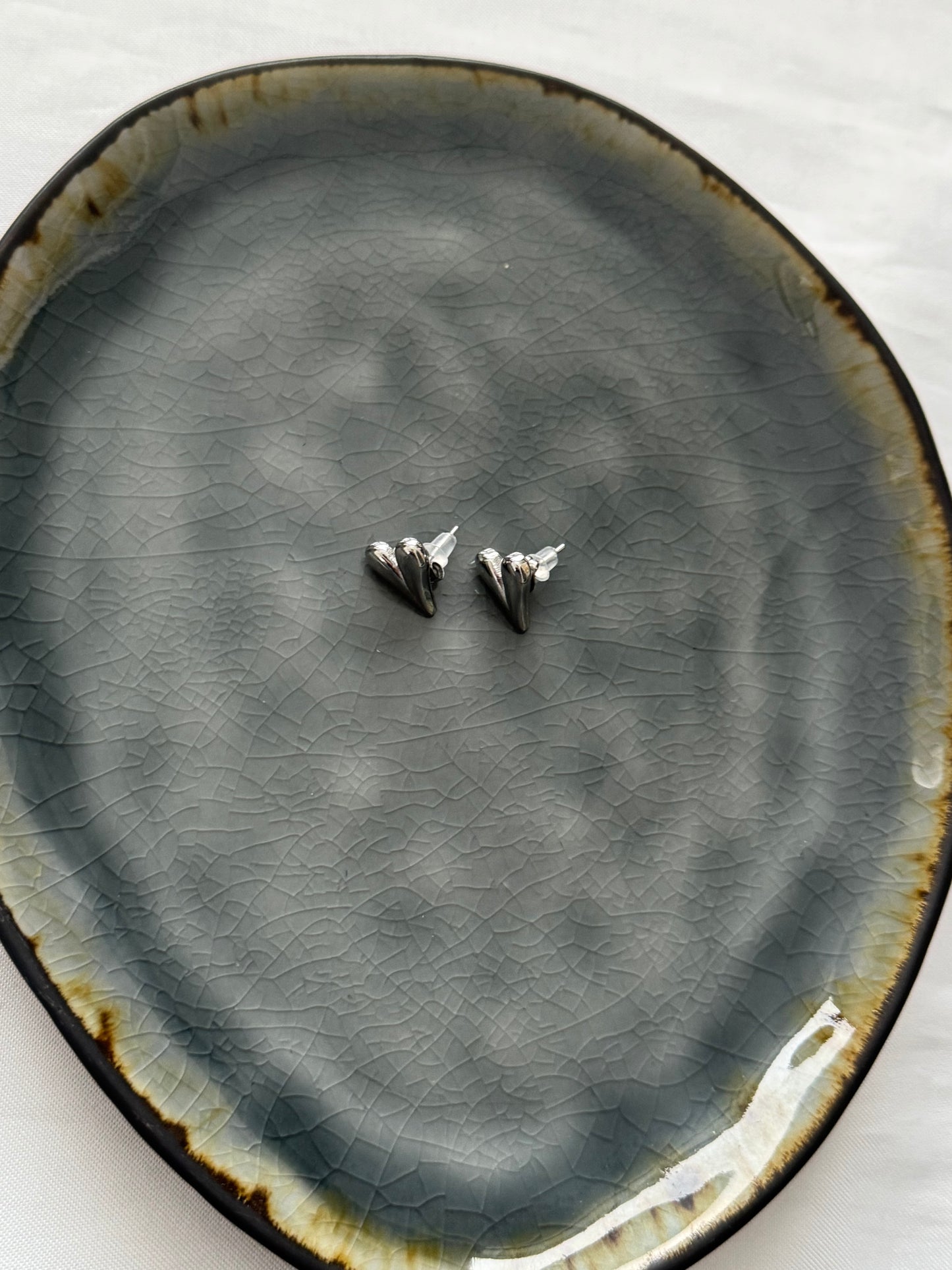 ‘BABES’ knopjes oorbellen - goud/zilver