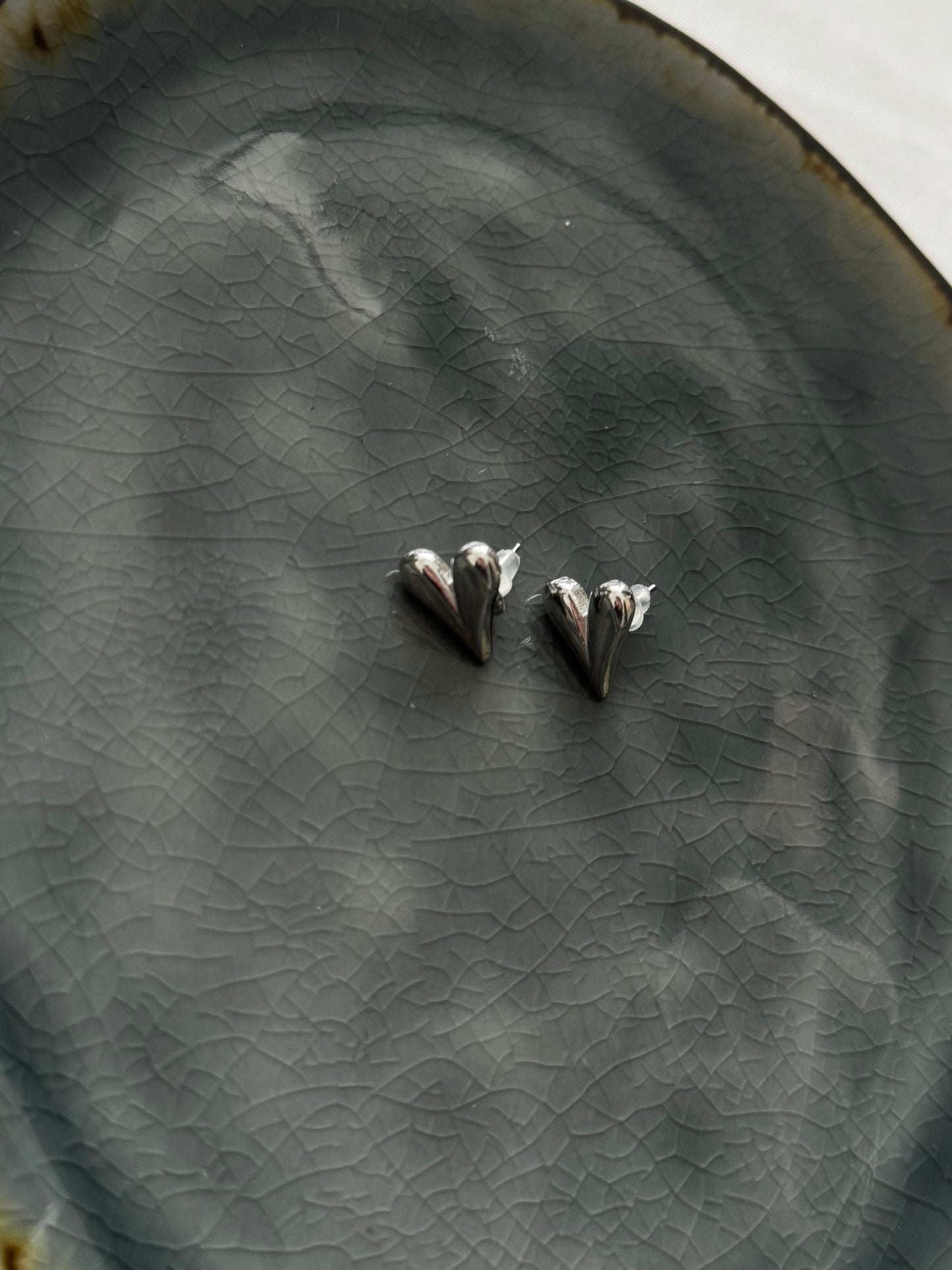 ‘BABES’ knopjes oorbellen - goud/zilver