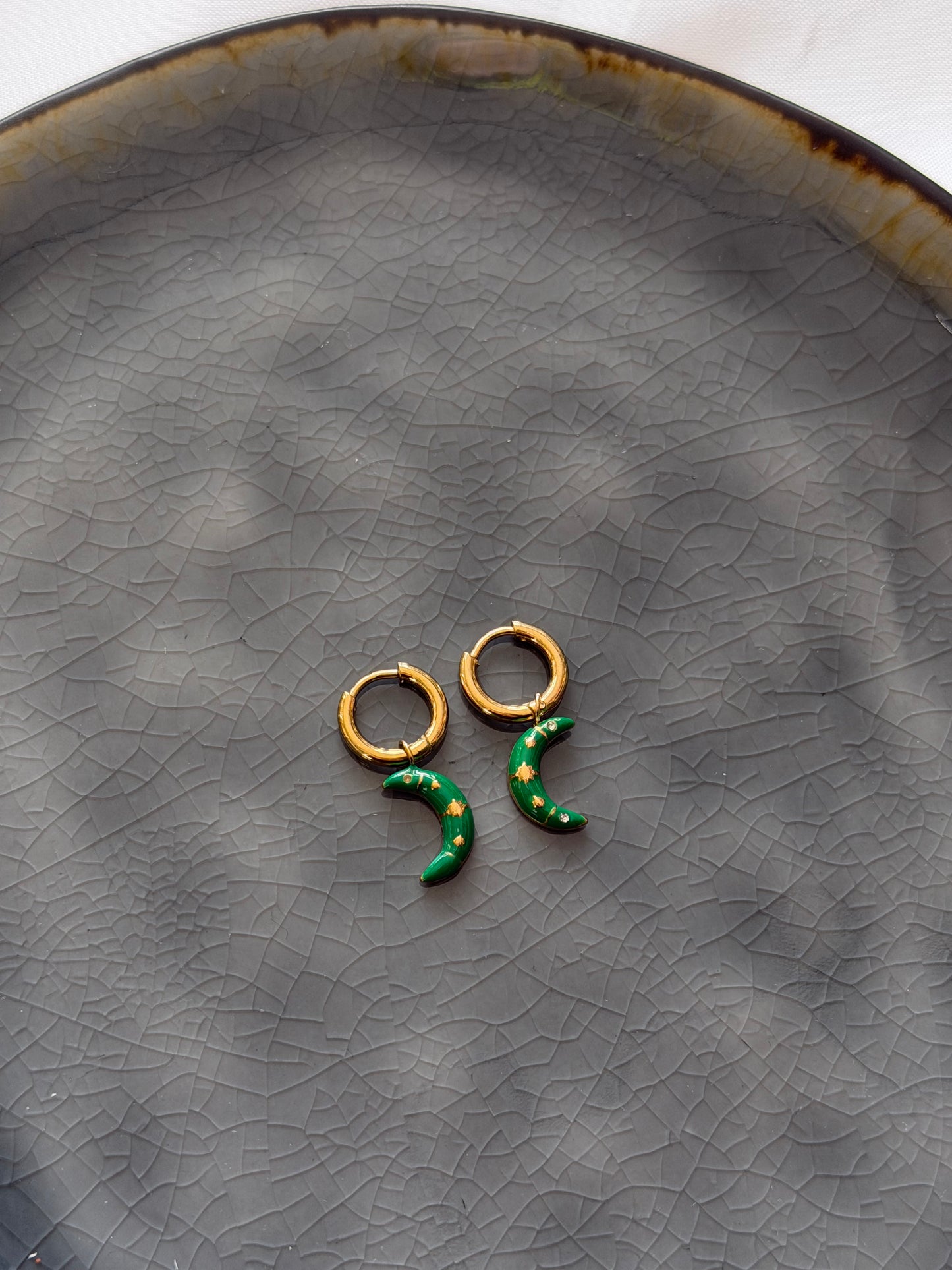 ‘GREEN MOON’ oorbellen - goud