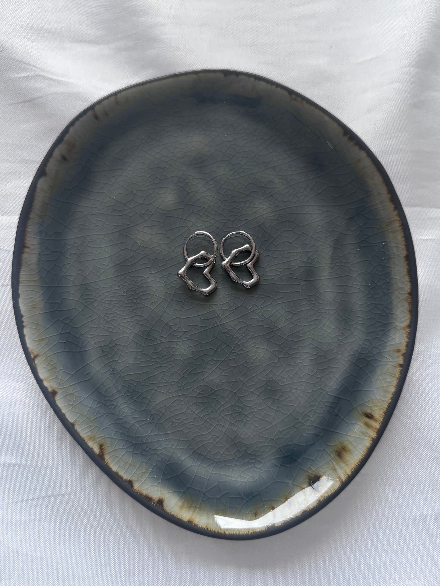 ‘LOVED’ oorbellen - goud/zilver