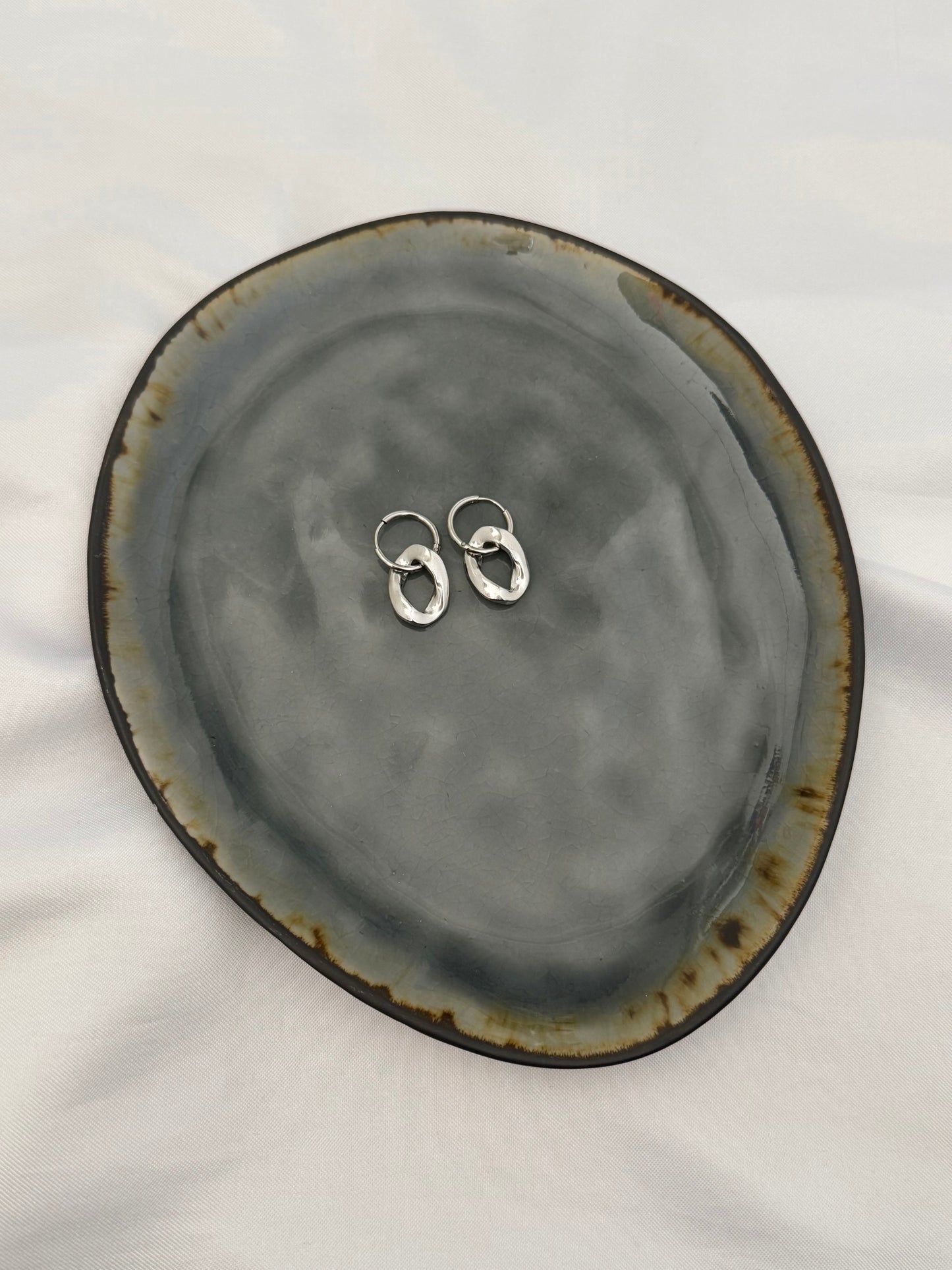 ‘DOTS’ oorbellen - goud/zilver