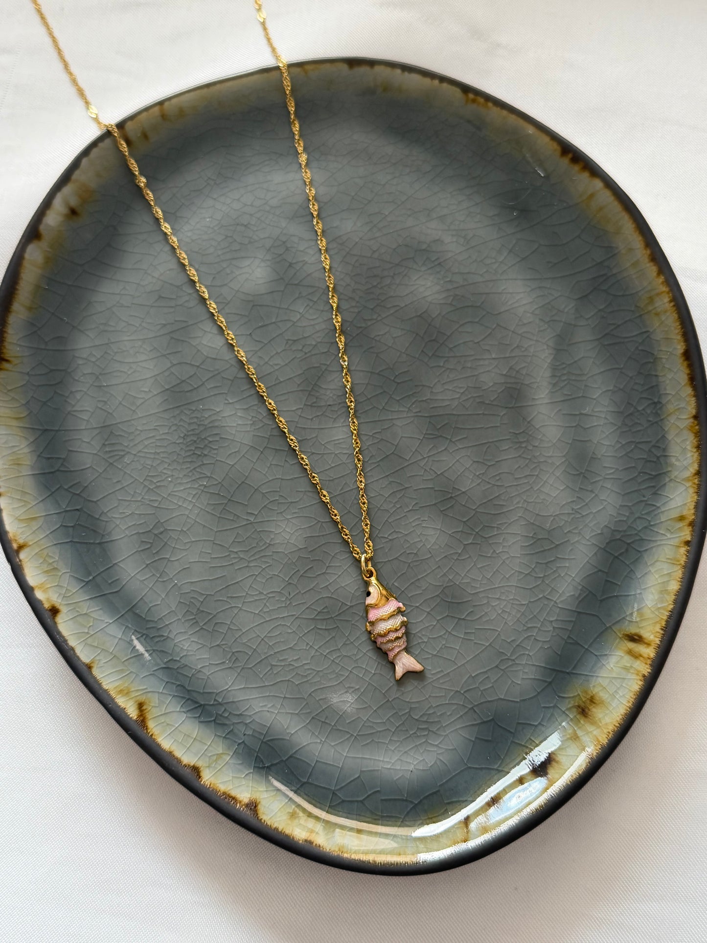 ‘PINK FISH’ ketting - goud