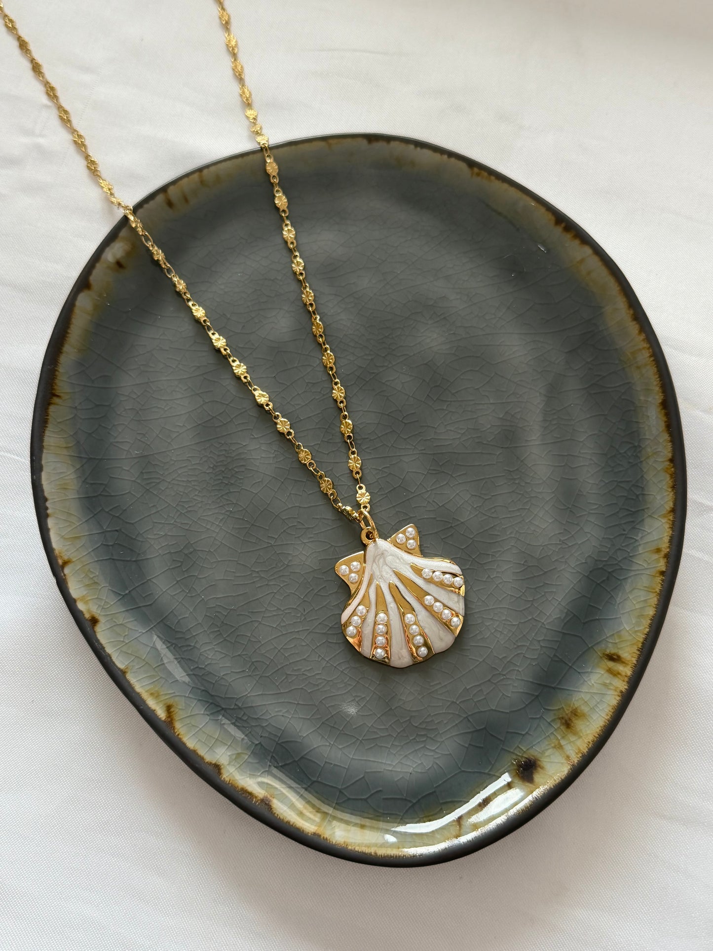 ‘WHITE SHELL’ ketting - goud