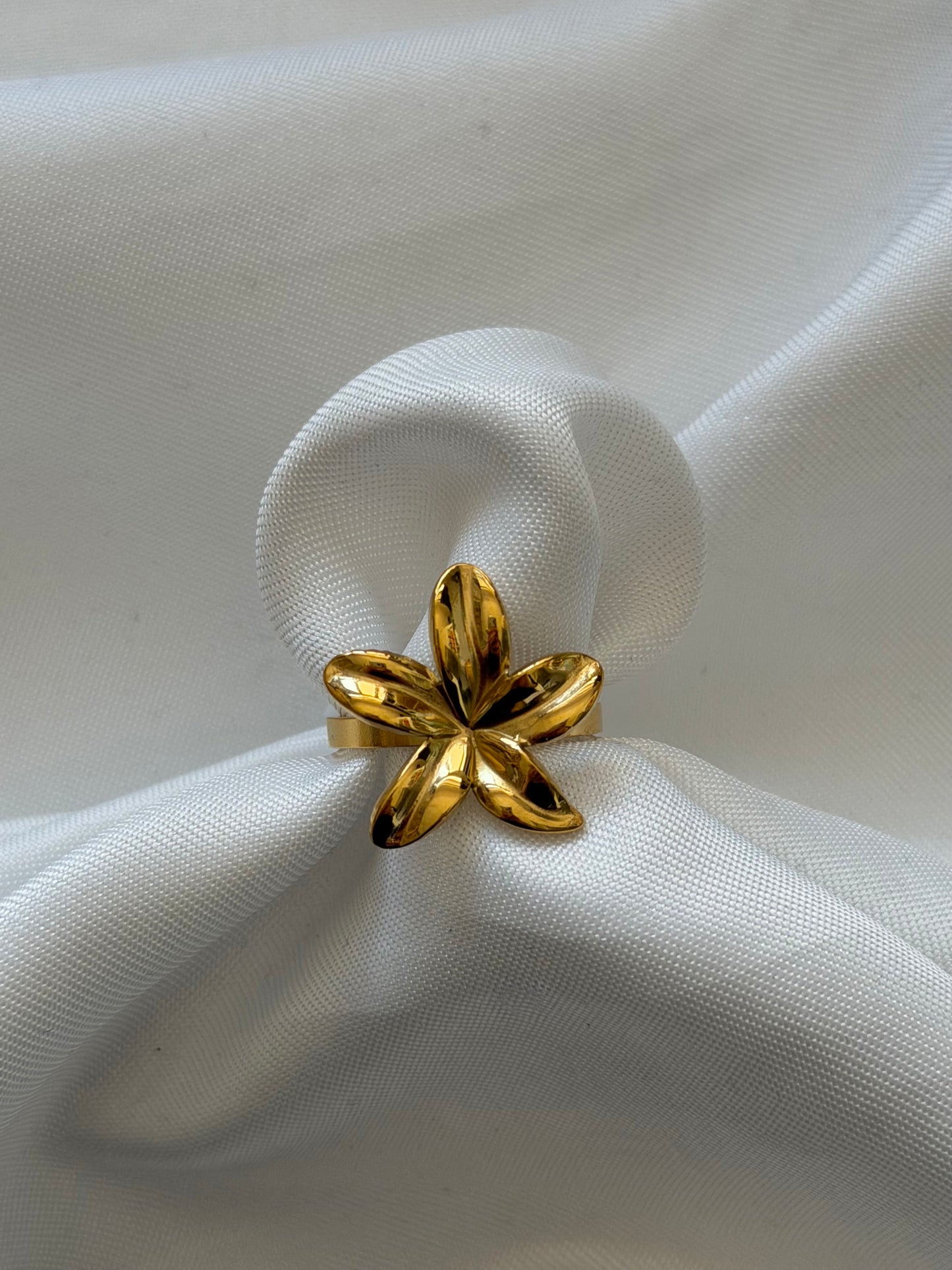 ‘BLOOMING’ ring - goud