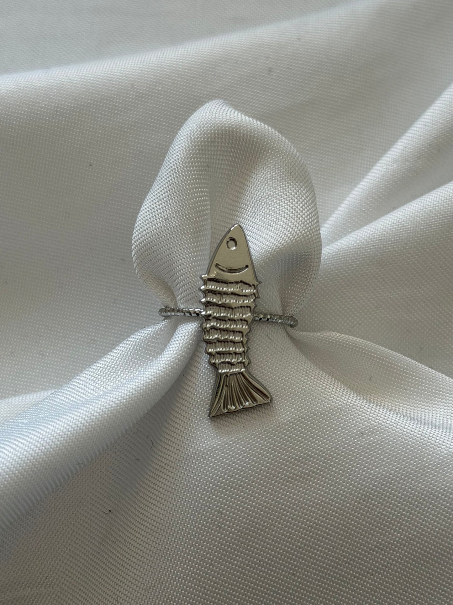 ‘STATEMENT FISH’ ring - goud/zilver
