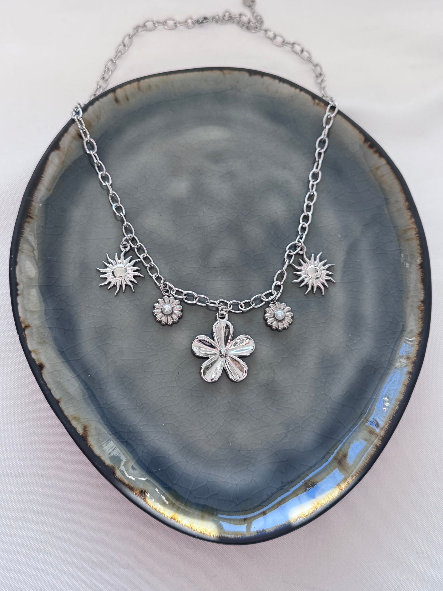 ‘FLOWER CHARMS’ ketting - zilver