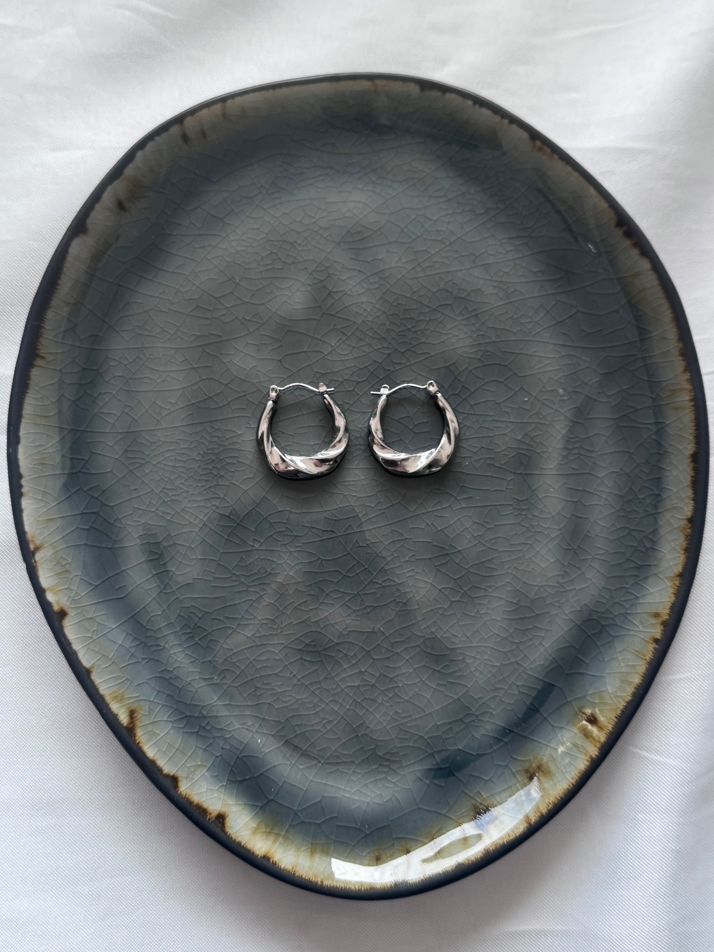 ‘WAVY HOOPS’ oorbellen - zilver