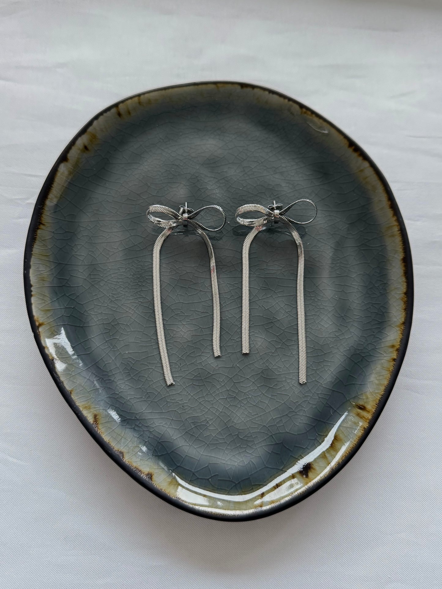 ‘PARTY BOW’ oorbellen - goud/zilver