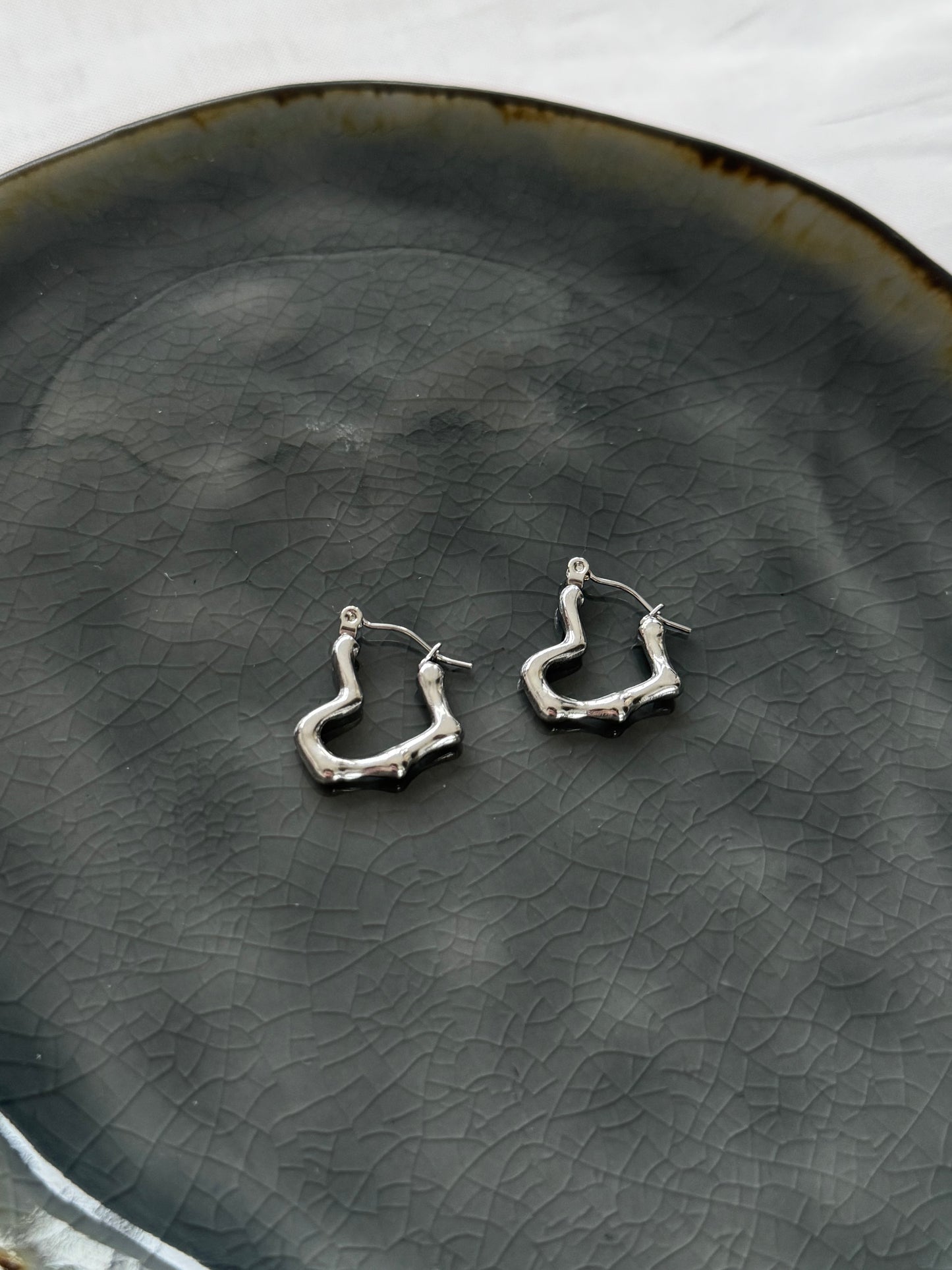 ‘FUNKY HEART’ oorbellen - zilver