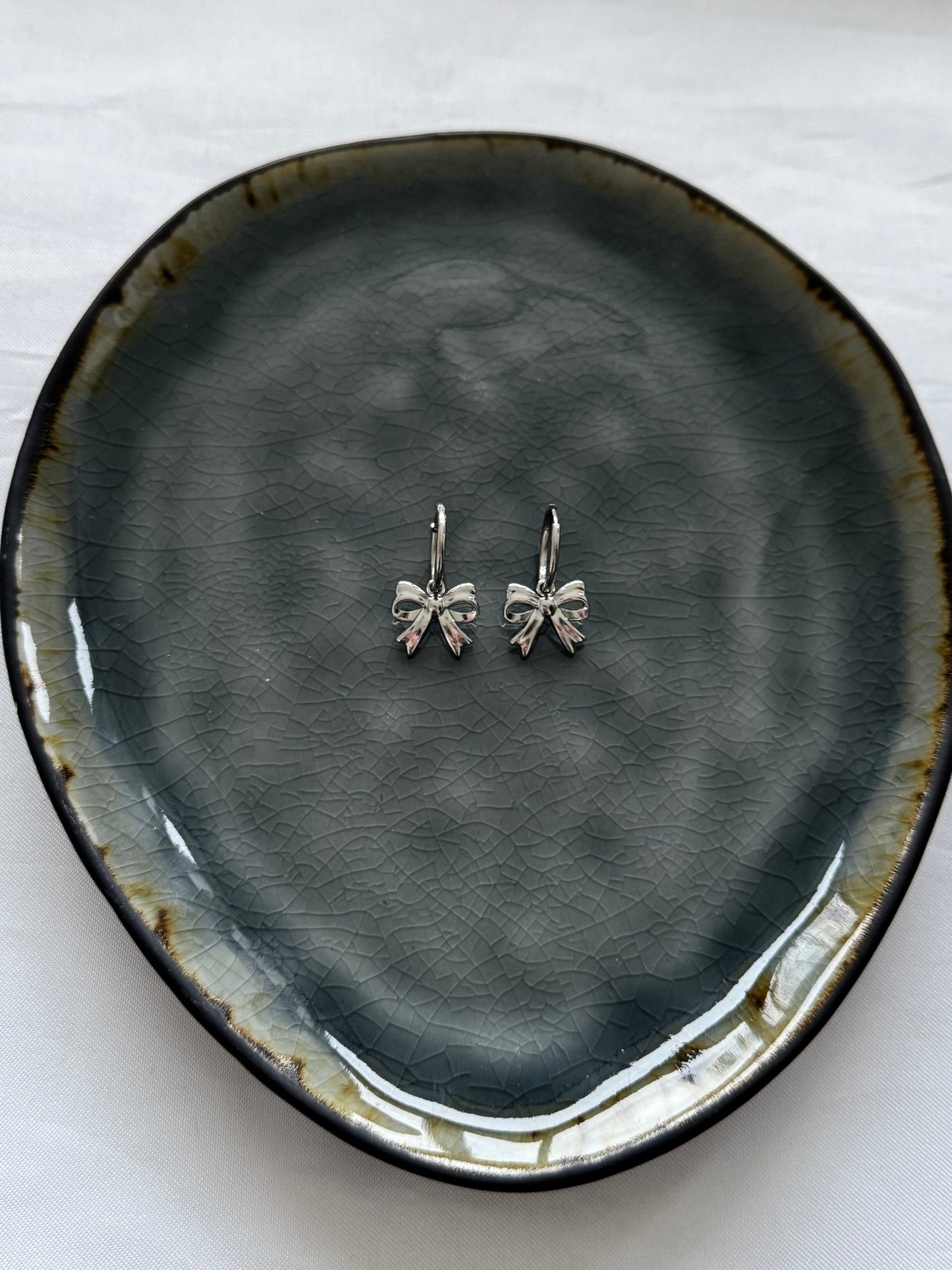 ‘LITTLE BOW’ oorbellen - zilver