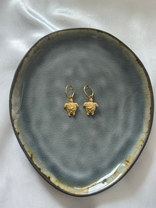 ‘TURTLE’ oorbellen - goud/zilver