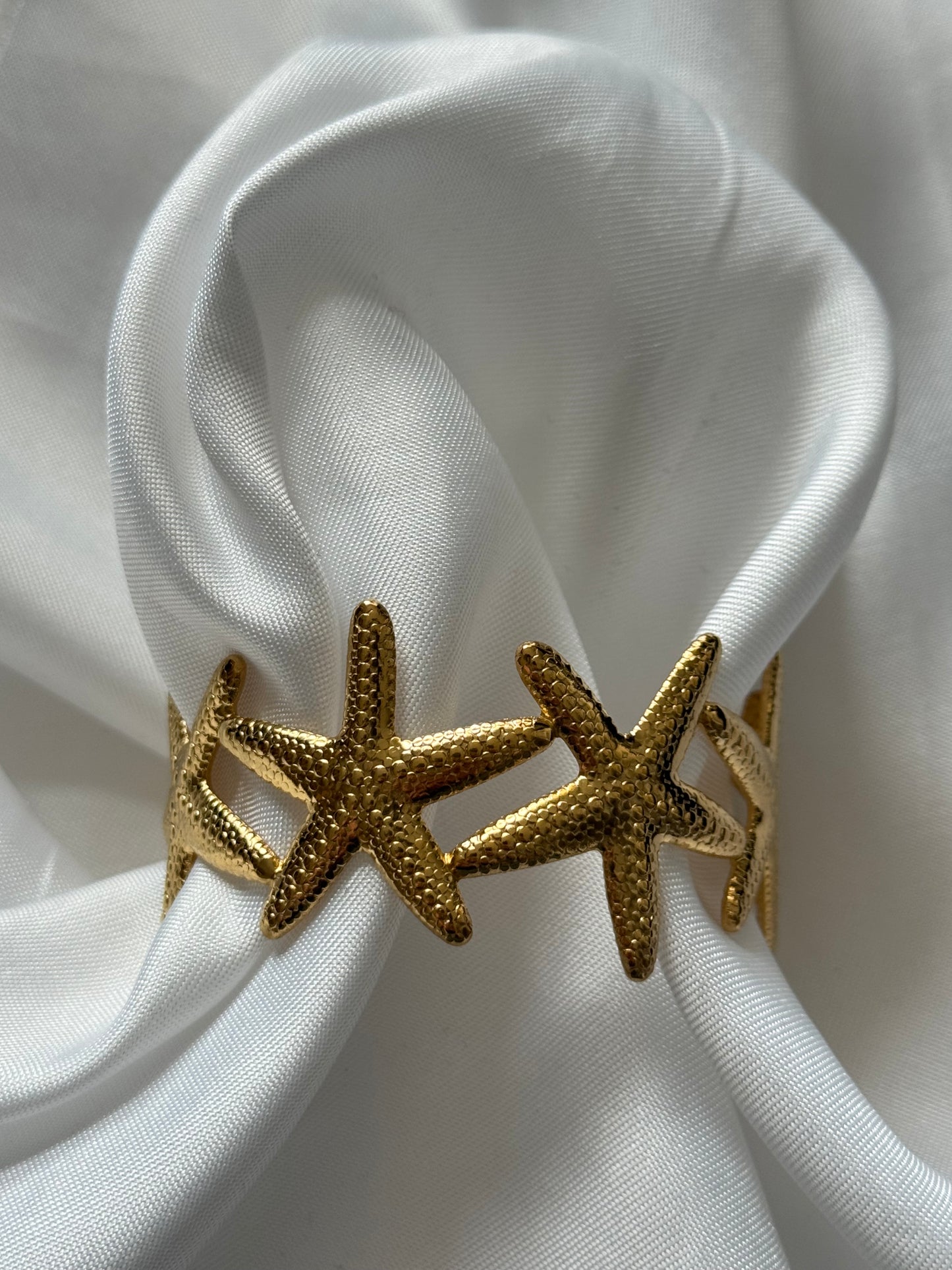 ‘BEACH VIBES’ bangle - goud