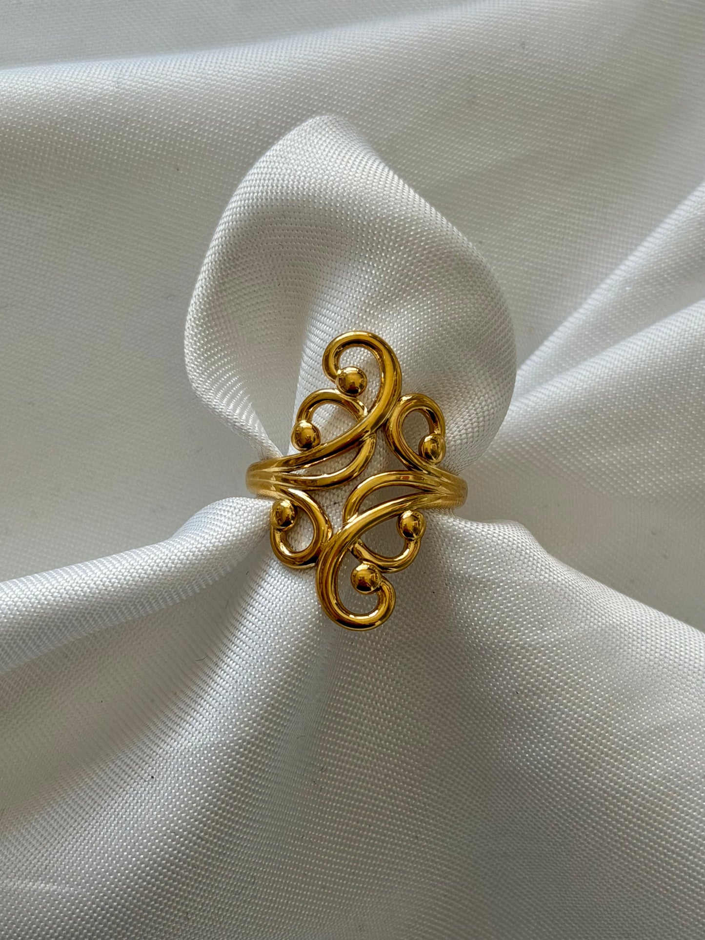 ‘MAE’ ring - goud