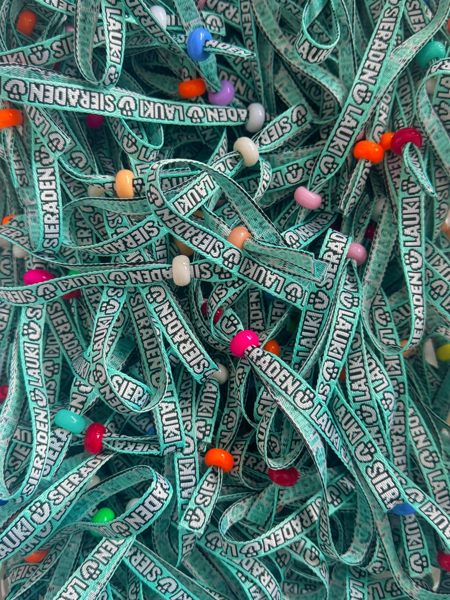 ‘LAUKISIERADEN’ lint armbandje