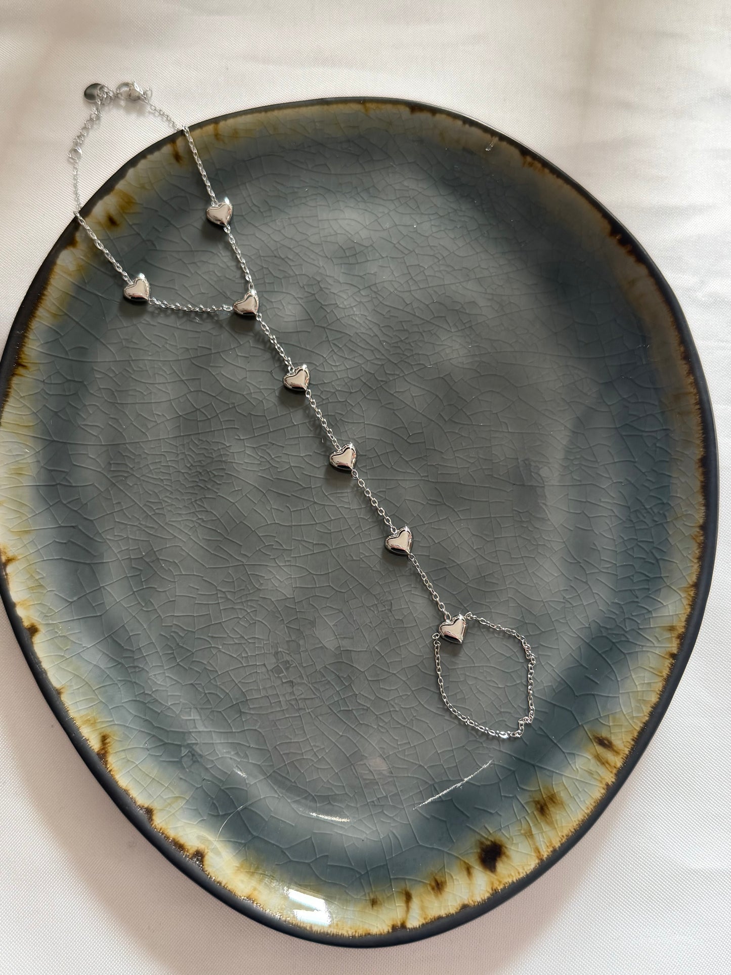 ‘HEARTS’ hand chain - goud/zilver