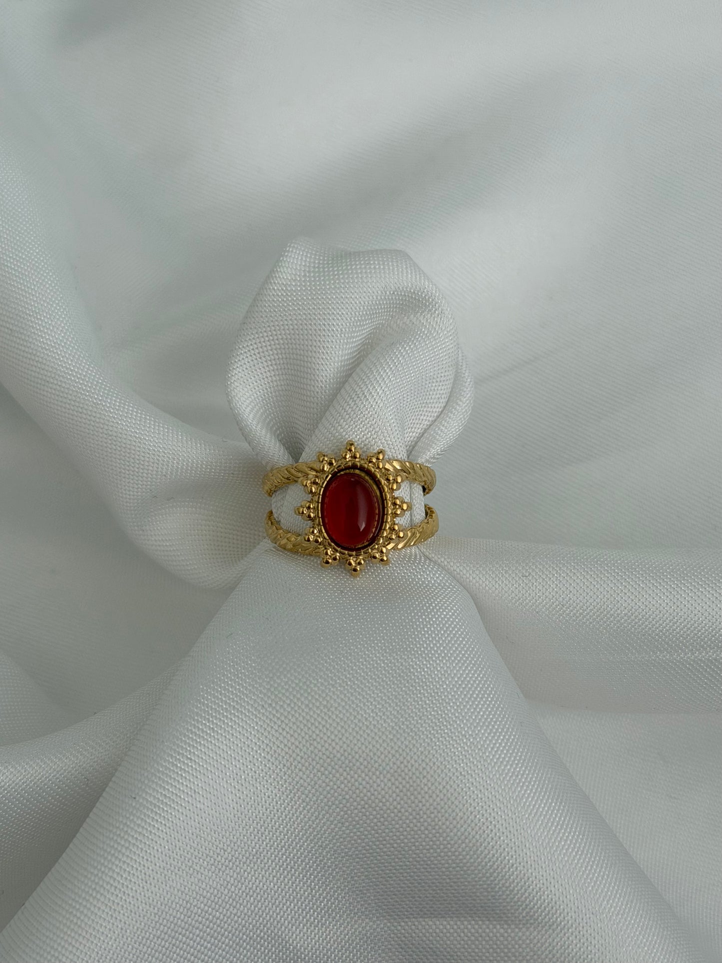 ‘RED STONE’ ring - goud