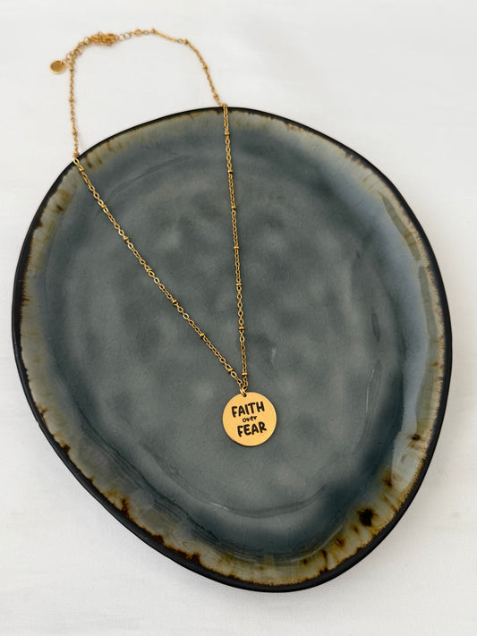 ‘FAITH OVER FEAR’ ketting - goud/zilver