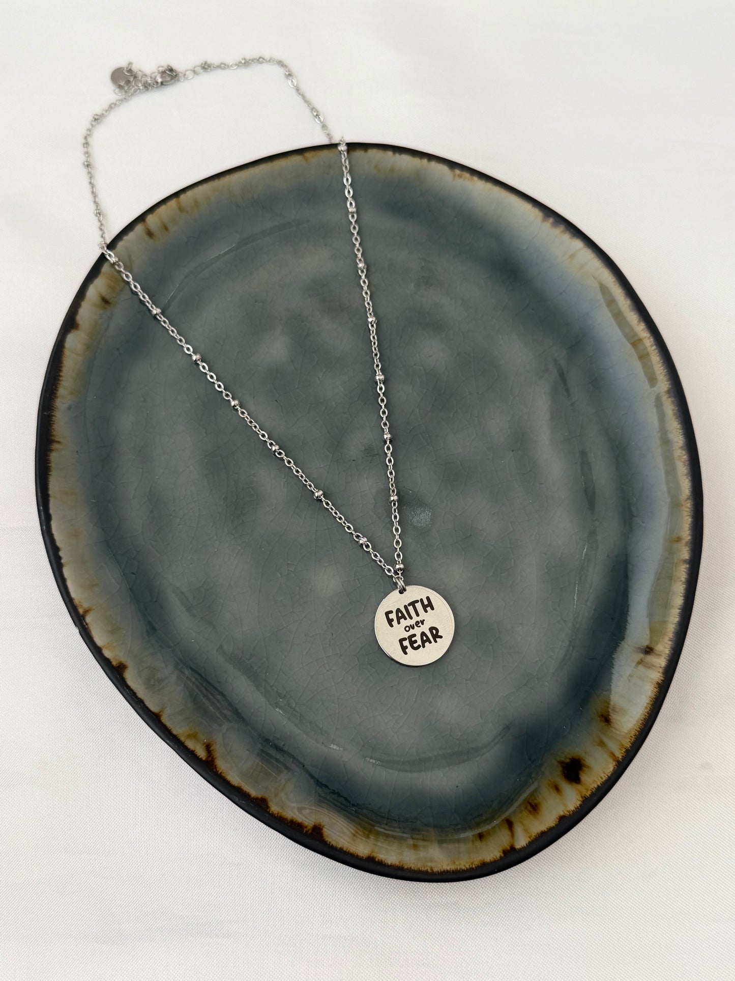 ‘FAITH OVER FEAR’ ketting - goud/zilver