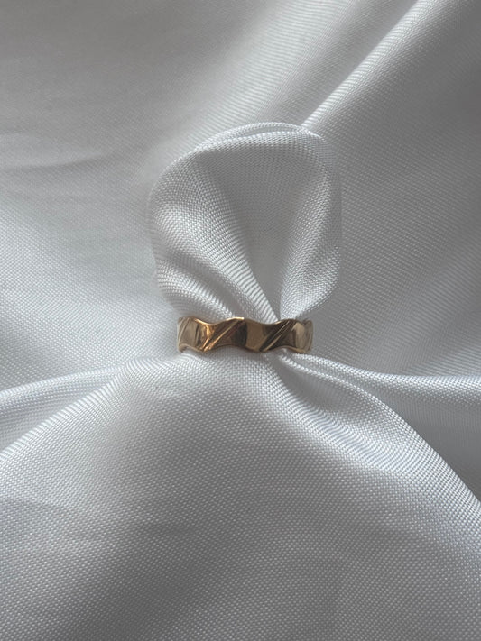 ‘CLASSIC WAVY’ ring - goud