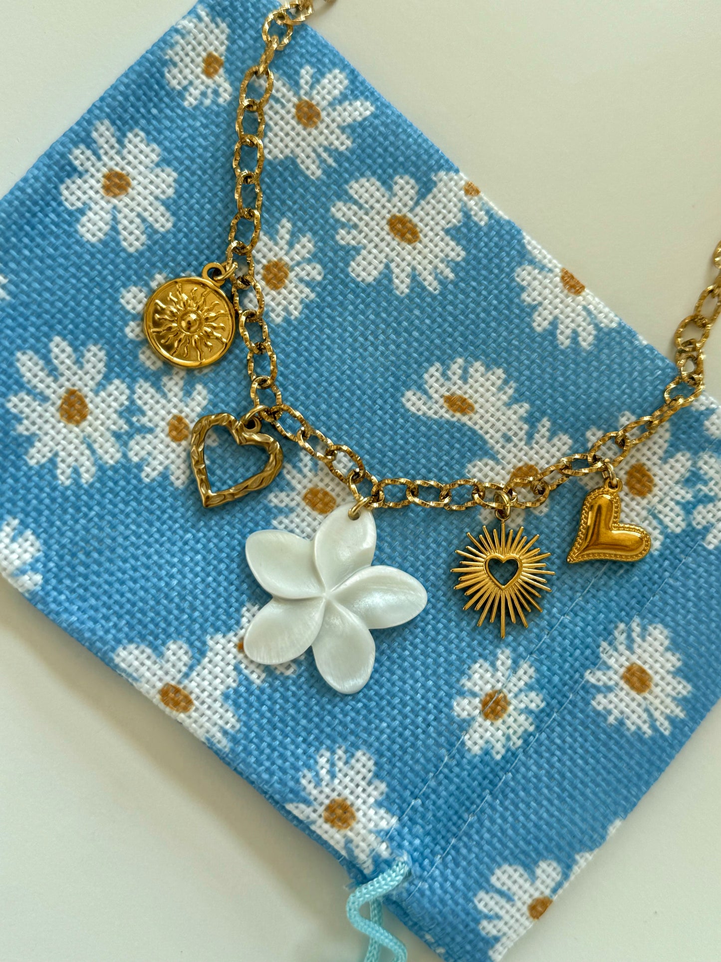 ‘FALL IN LOVE’ ketting - goud