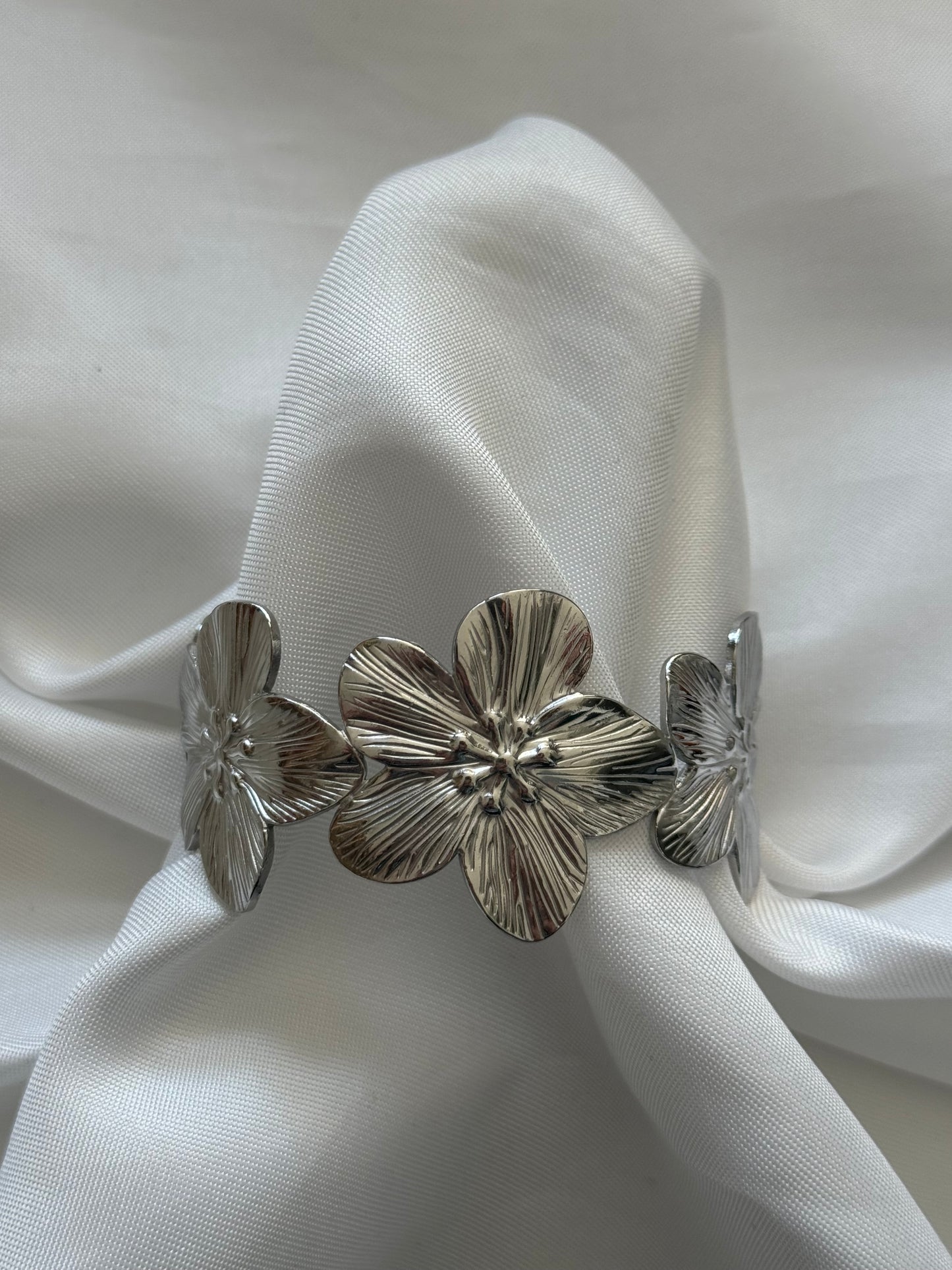 ‘MEGA FLOWER’ bangle - goud/zilver