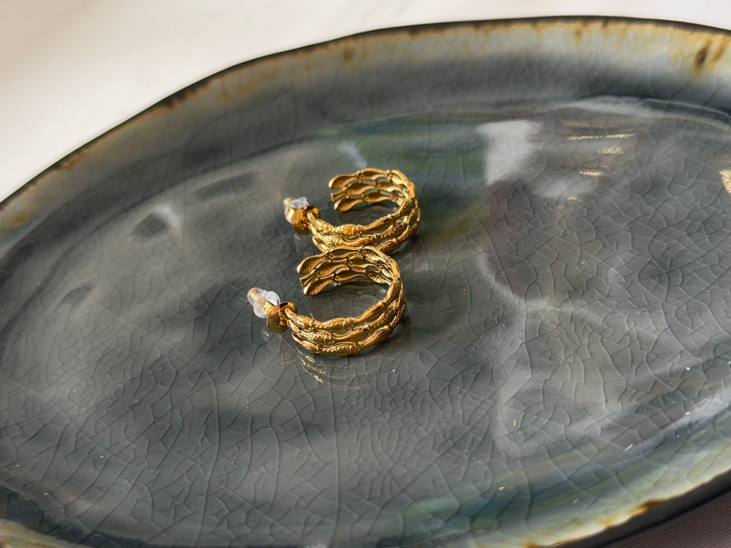 ‘SWIMMING FISH’ oorbellen - goud