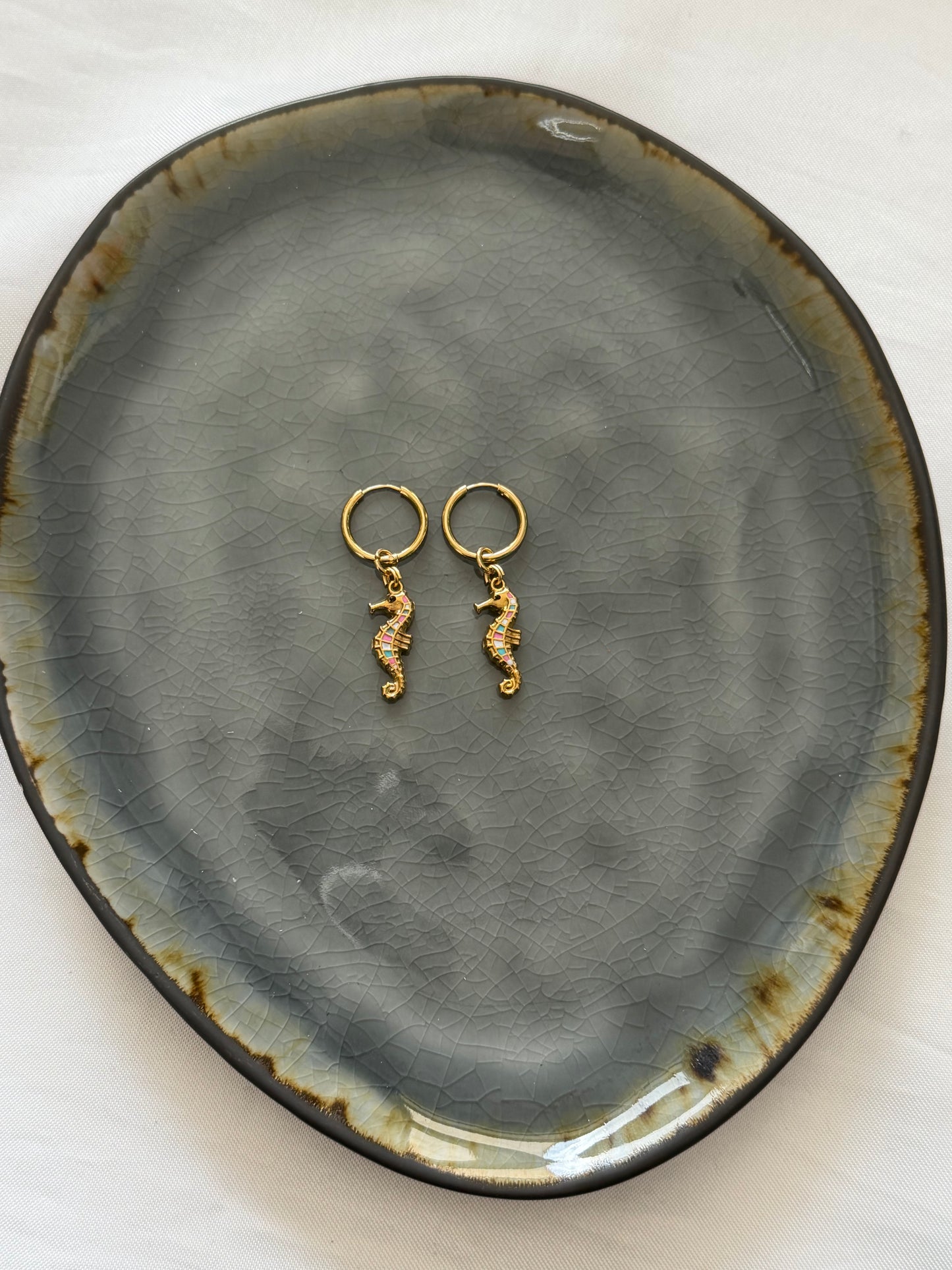 ‘SEAHORSE’ oorbellen - goud