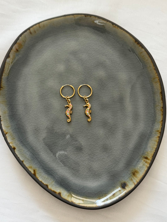 ‘SEAHORSE’ oorbellen - goud