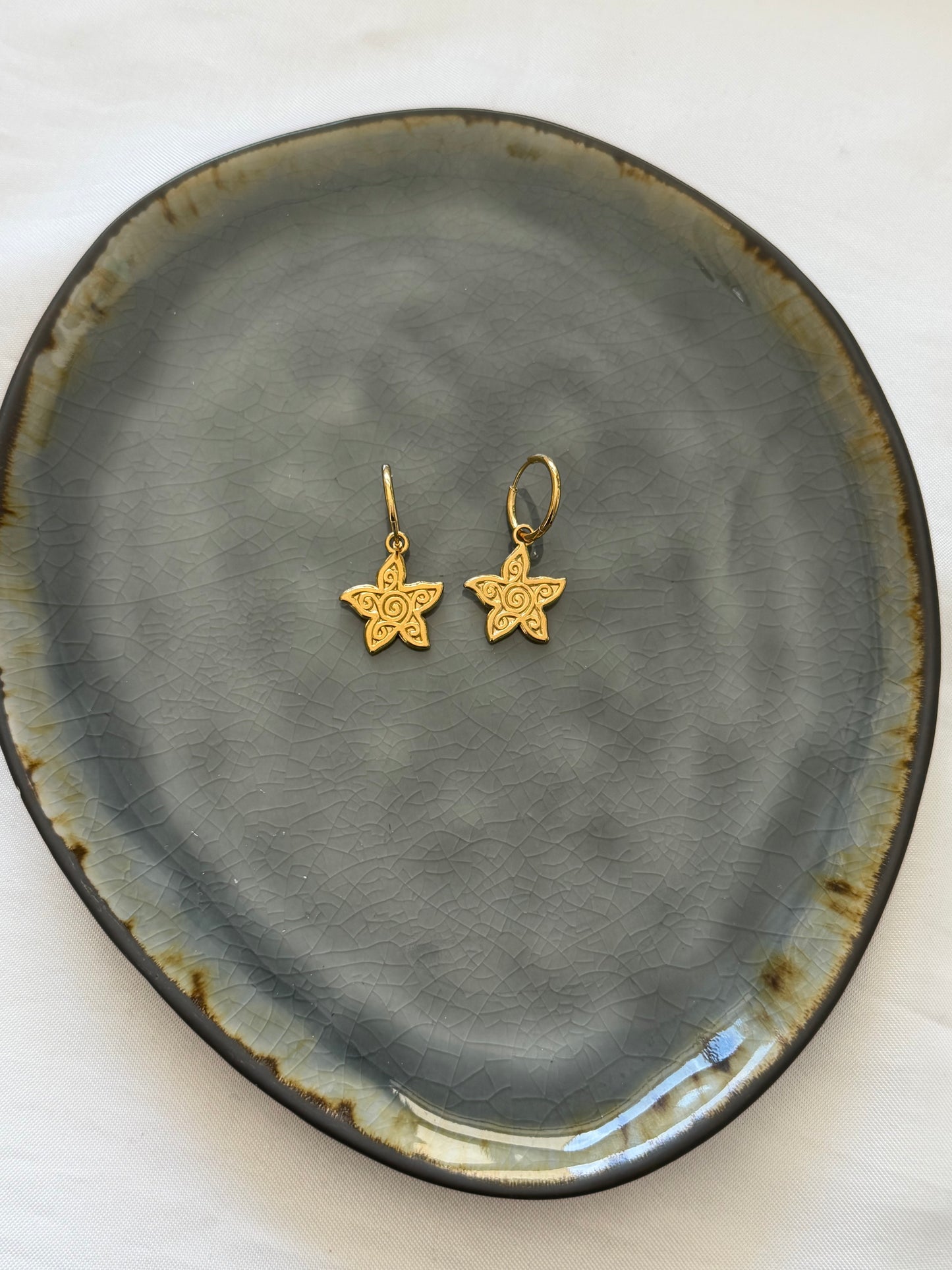‘FLORA’ oorbellen - goud/zilver