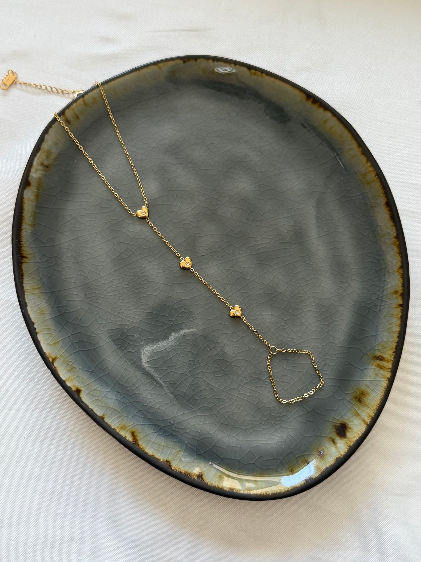 ‘LITTLE HEARTS’ hand chain - goud