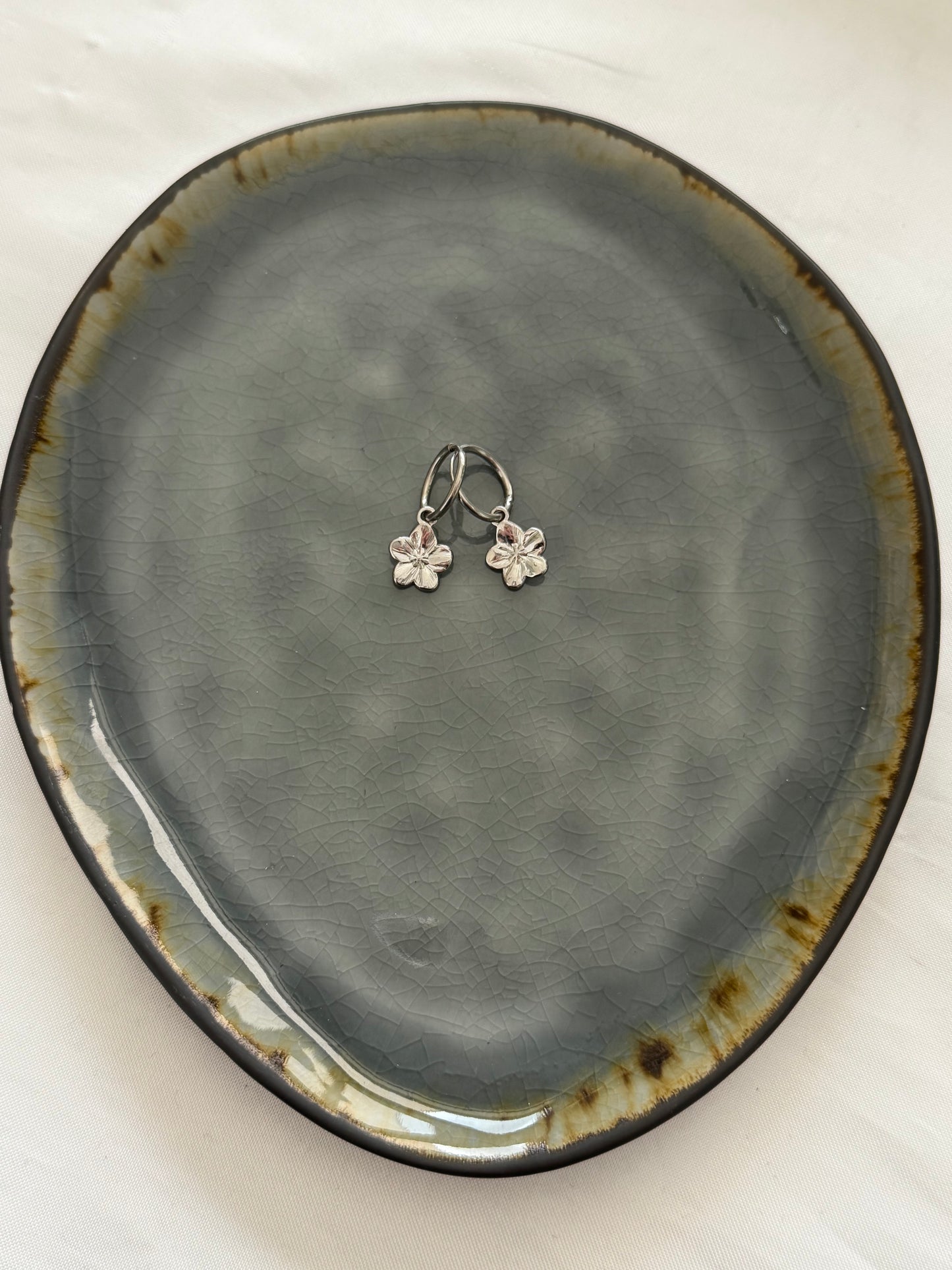 ‘LITTLE FLOWER’ oorbellen - goud/zilver