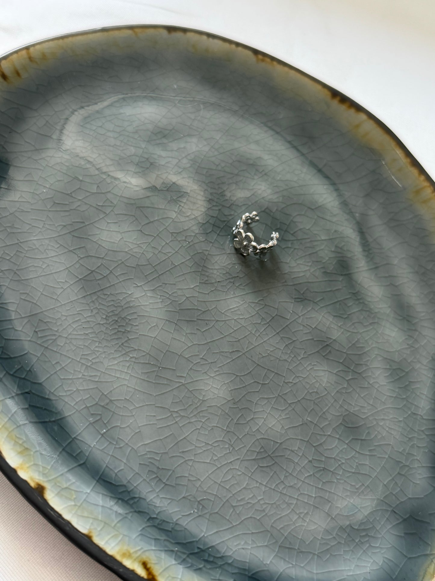 ‘BIG FLOWER’ earcuff - goud/zilver