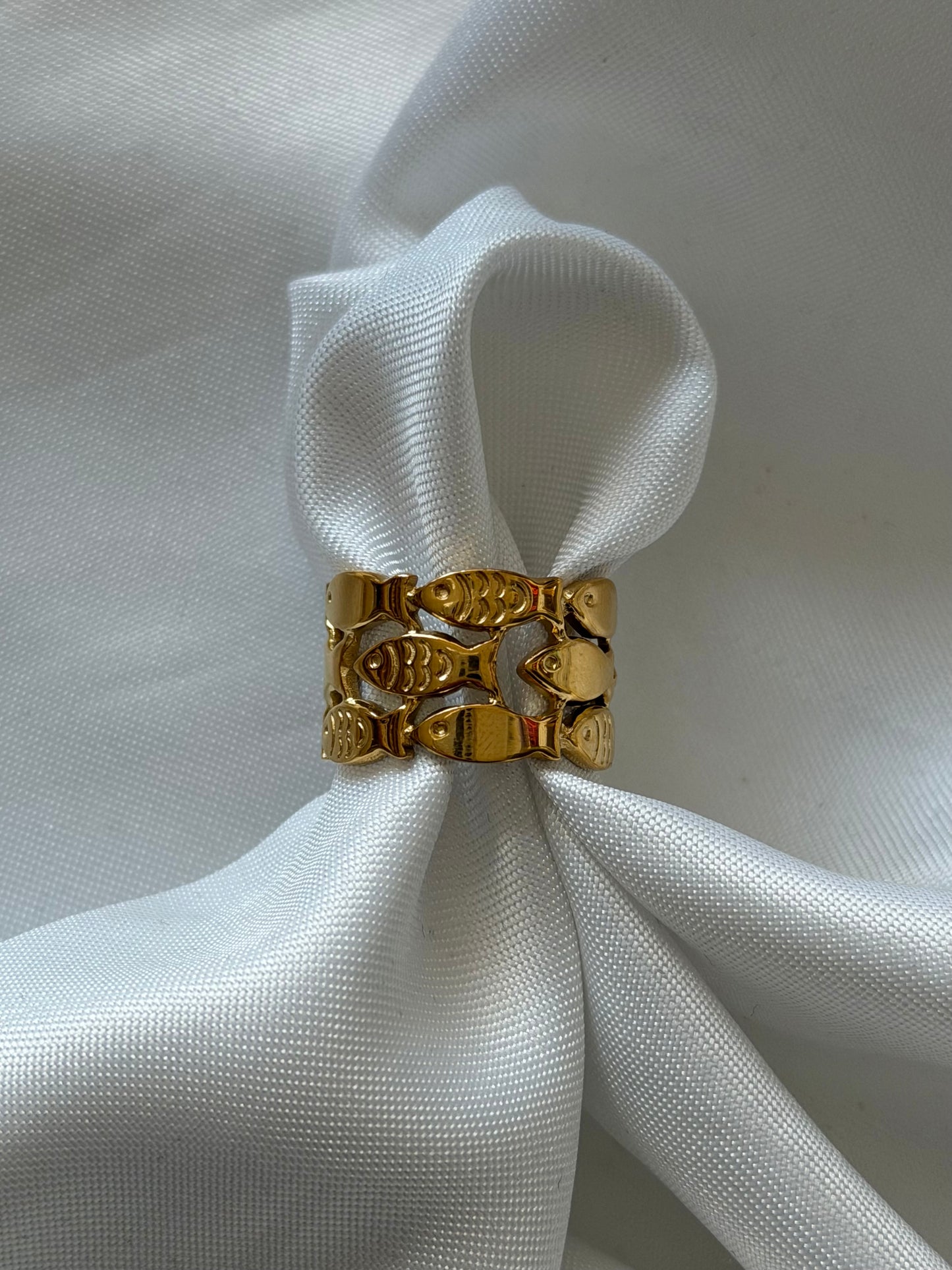 ‘SWIMMING FISH’ ring - goud