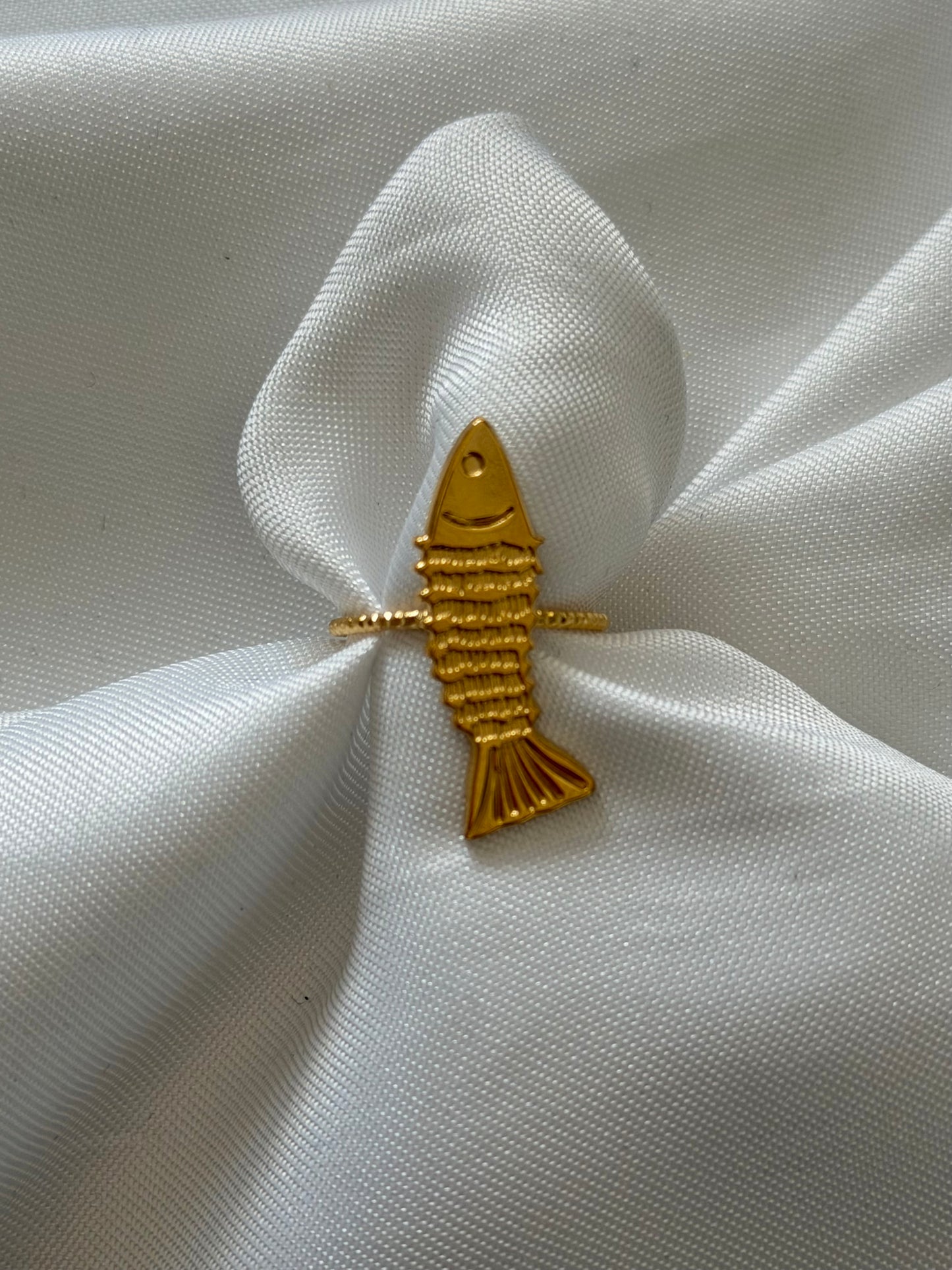‘STATEMENT FISH’ ring - goud/zilver