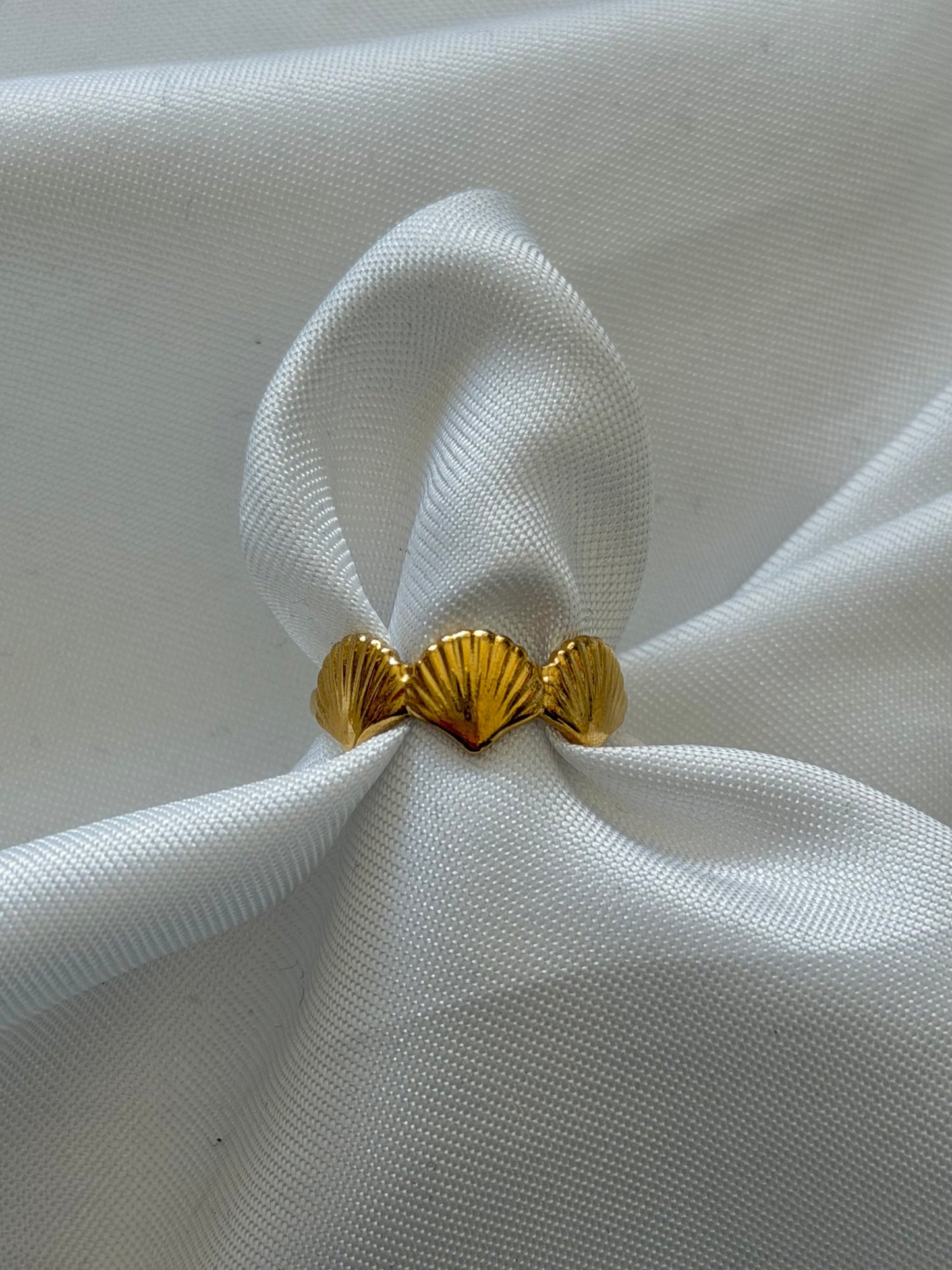 ‘LITTLE SHELLS’ ring - goud/zilver
