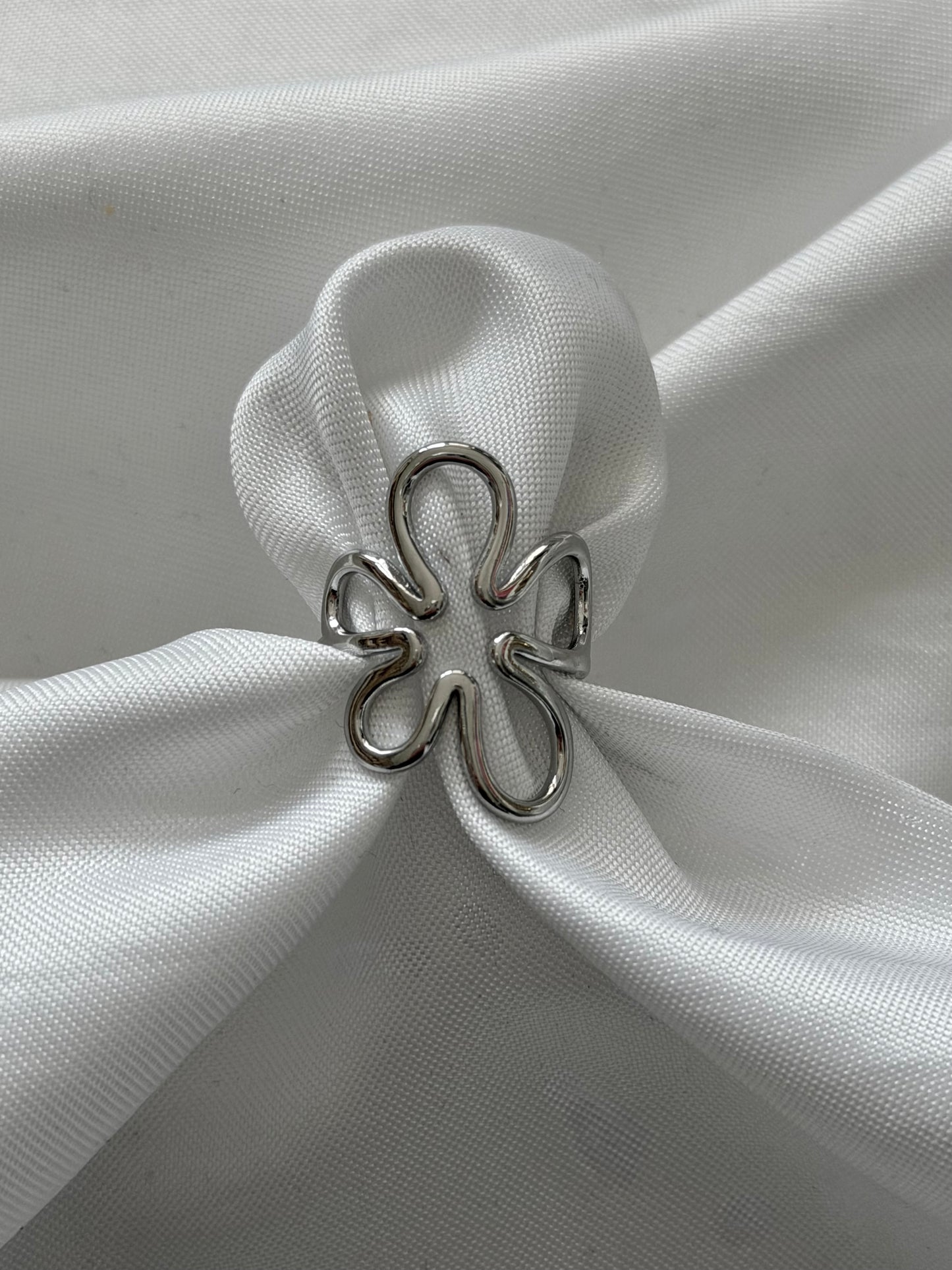 ‘WAVY FLOWER’ ring - goud/zilver