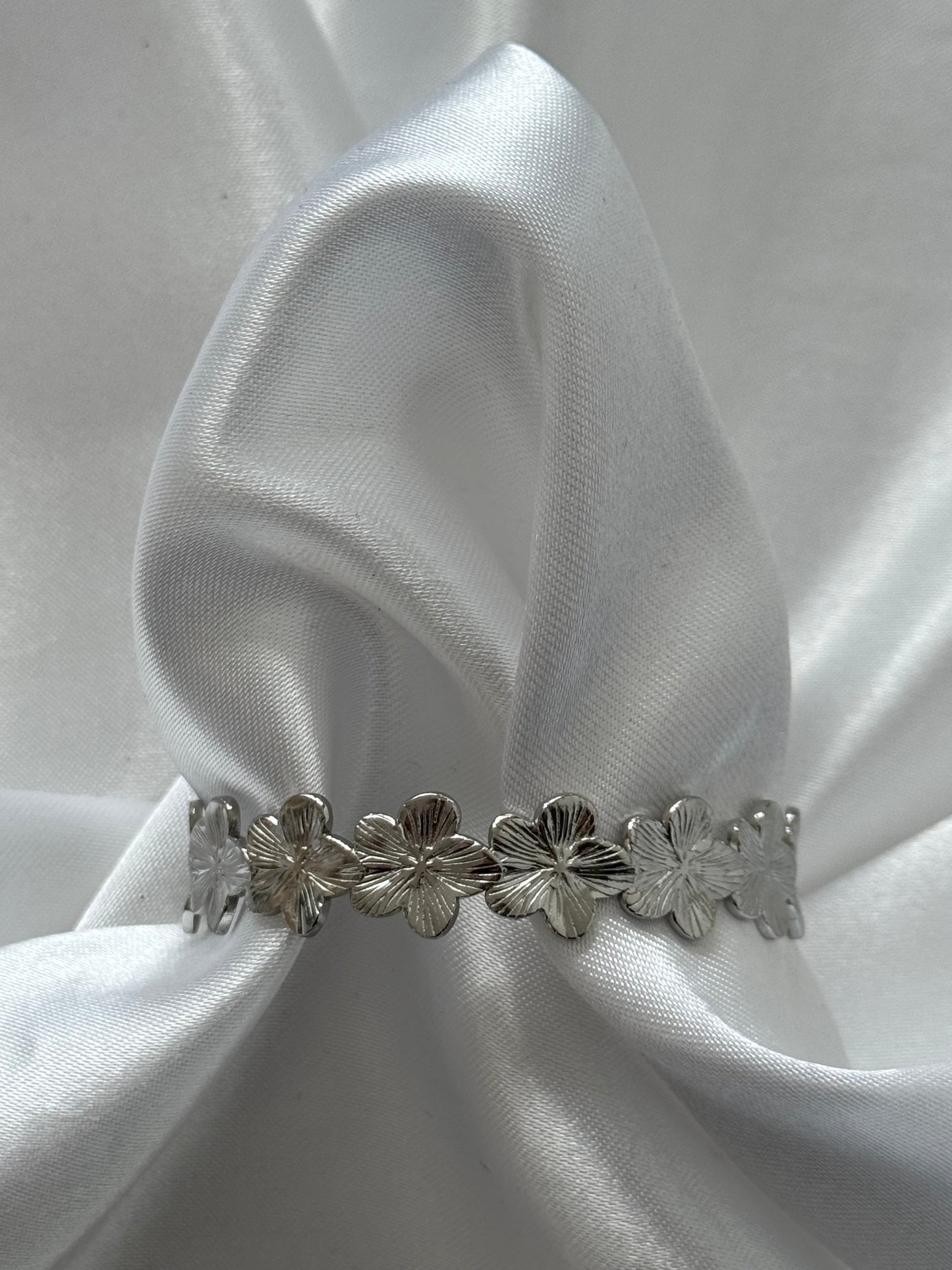 ‘BIG FLOWER’ bangle armband - goud/zilver