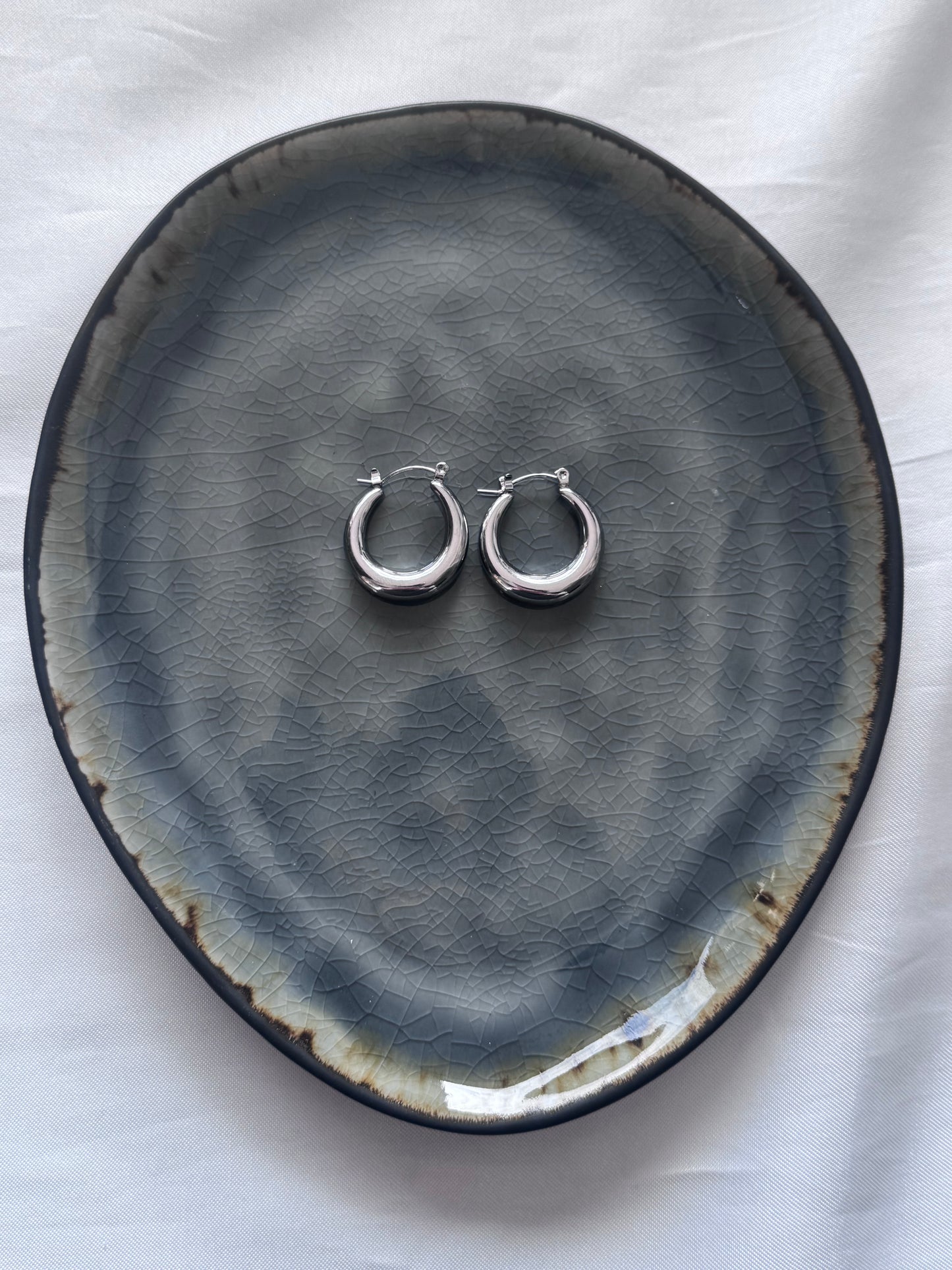 ‘SMOOTH HOOPS’ oorbellen - zilver