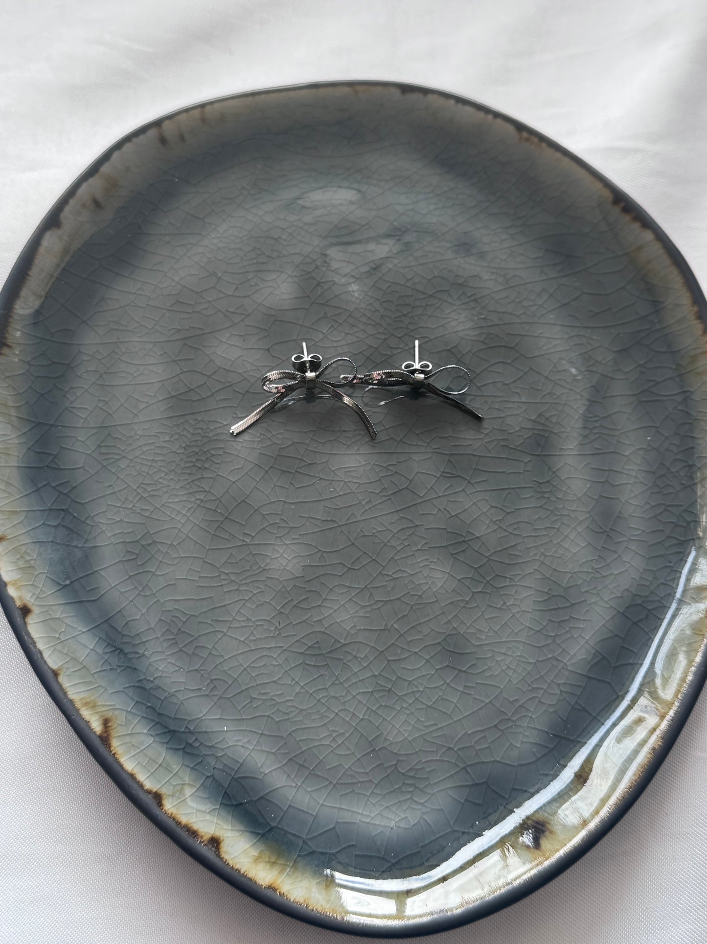 ‘STRIKJES’ oorbellen - goud/zilver