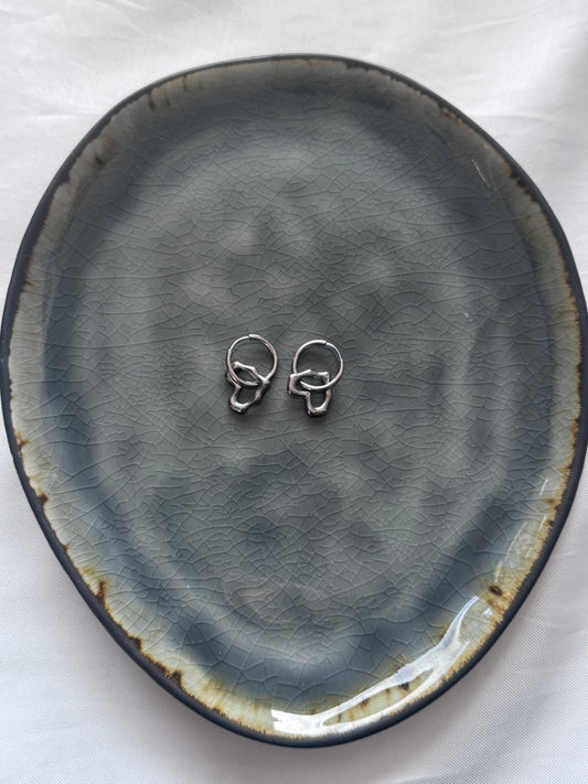 ‘LOVED’ oorbellen - zilver