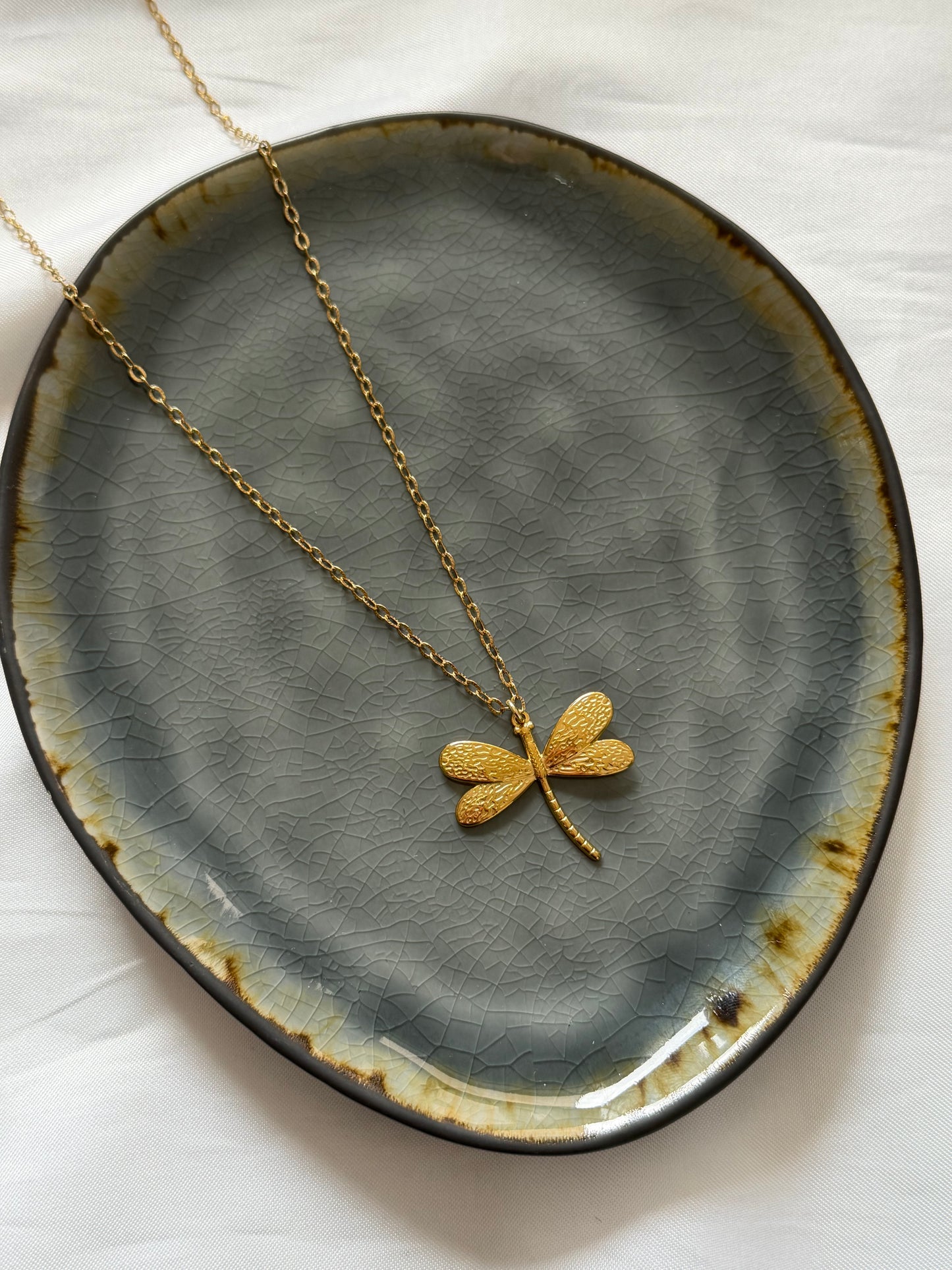 ‘SMALL DRAGONFLY’ ketting - goud/zilver