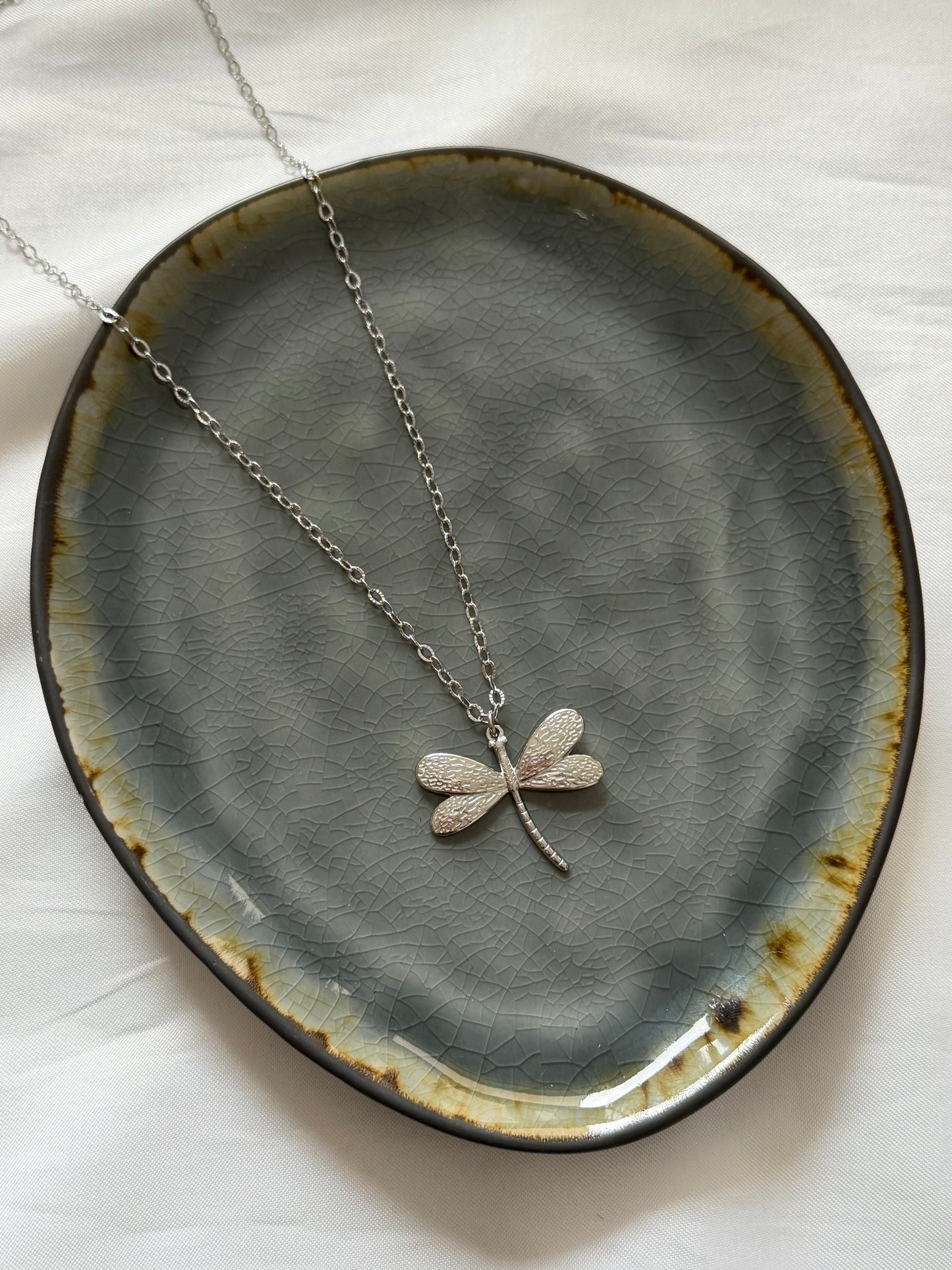 ‘SMALL DRAGONFLY’ ketting - goud/zilver