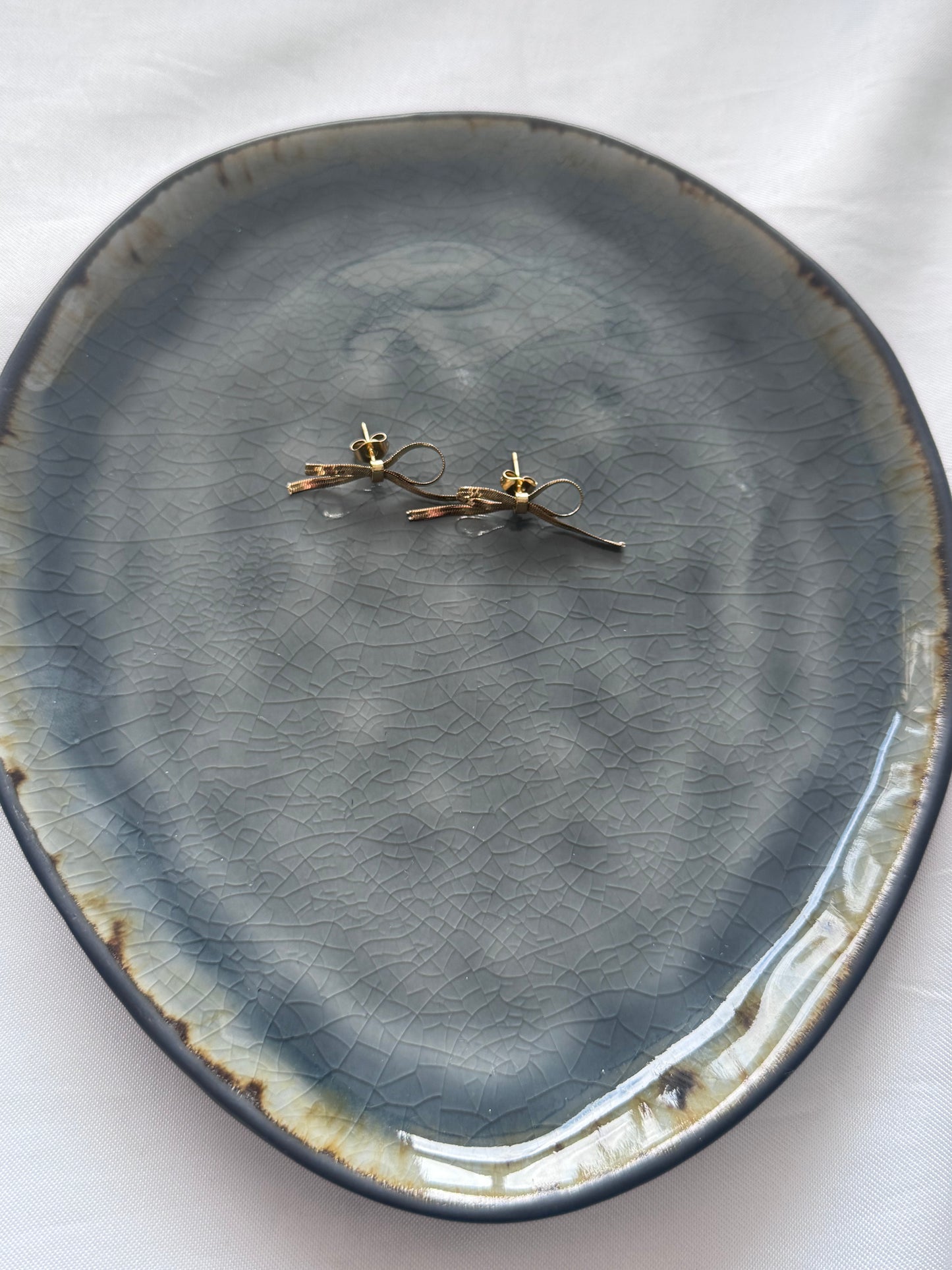 ‘STRIKJES’ oorbellen - goud/zilver