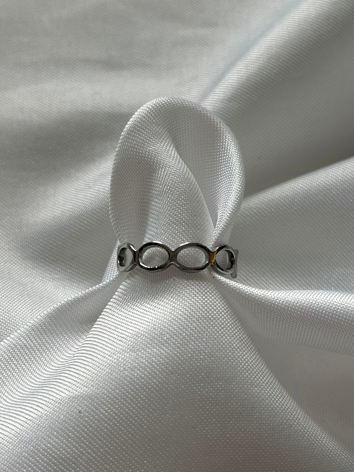 ‘LITTLE OVAL’ ring - zilver