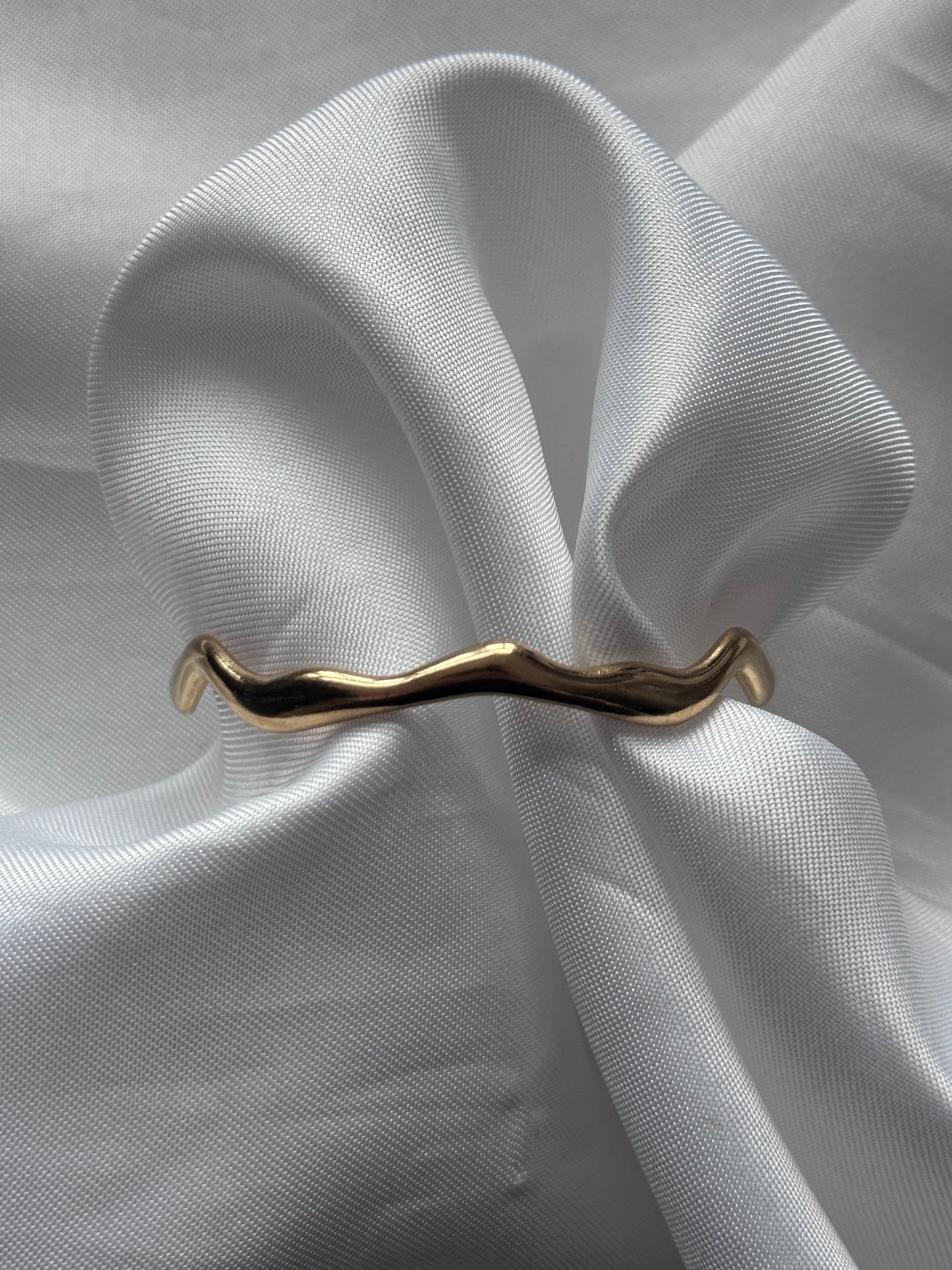 ‘WAVY’ bangle - goud/zilver