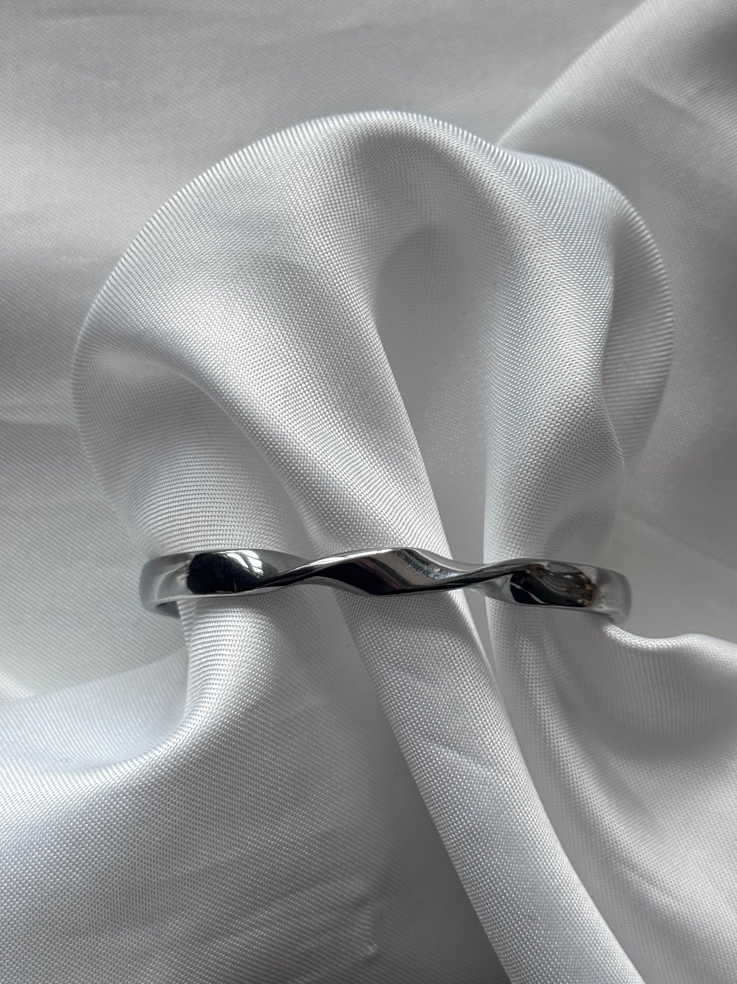 ‘TWISTER’ bangle - goud/zilver