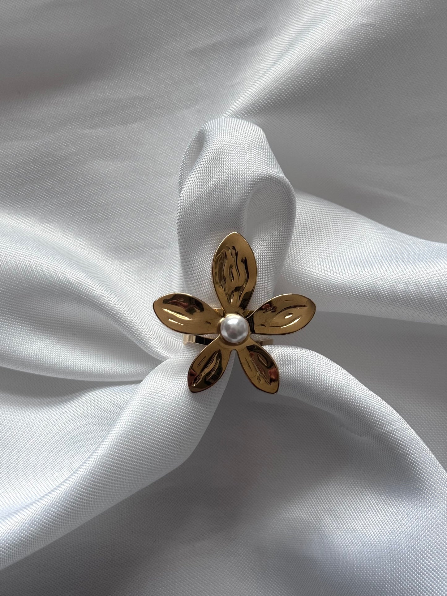 ‘CLASSY PEARL’ ring - goud